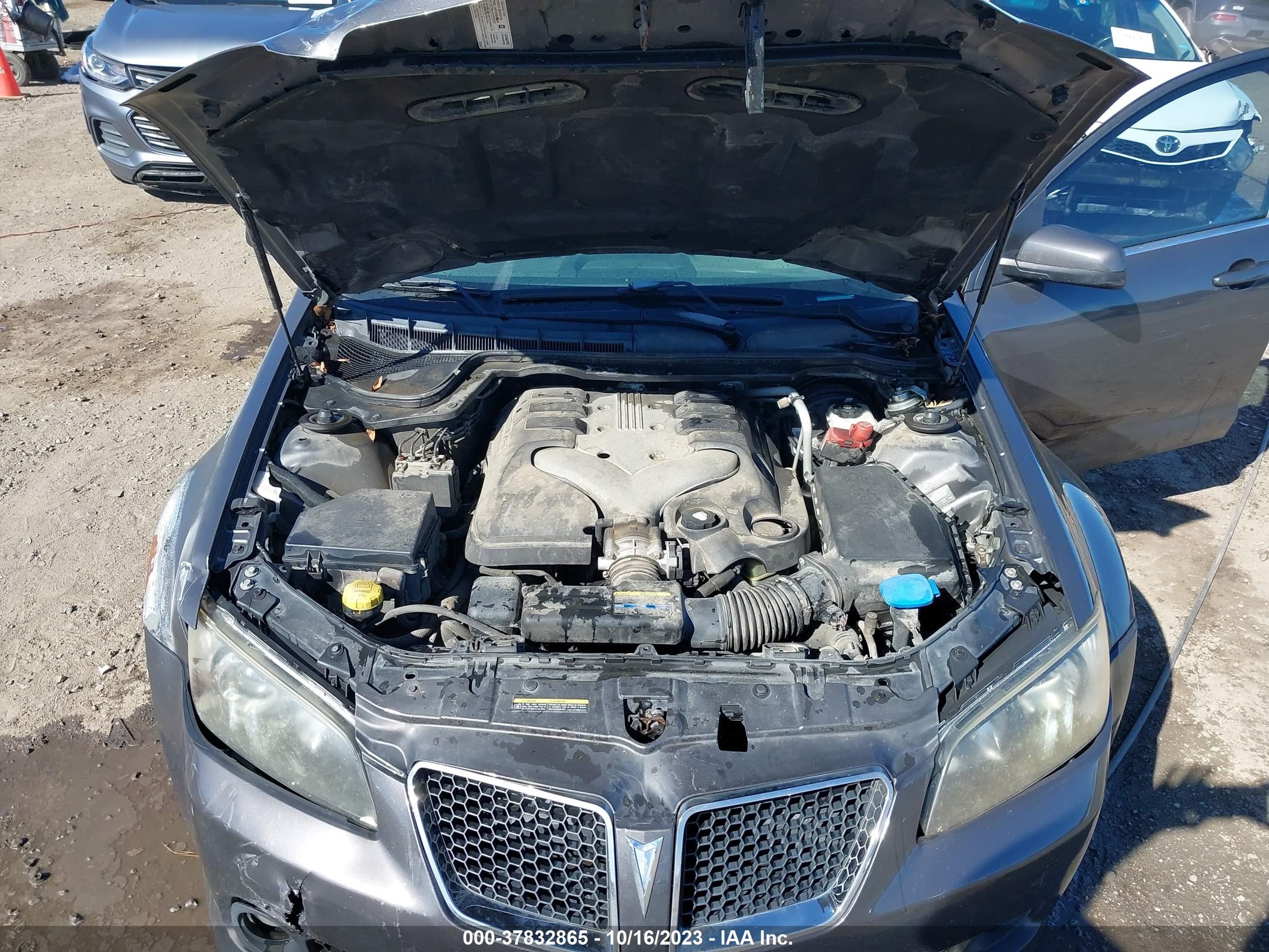 Photo 9 VIN: 6G2ER57708L152261 - PONTIAC G8 