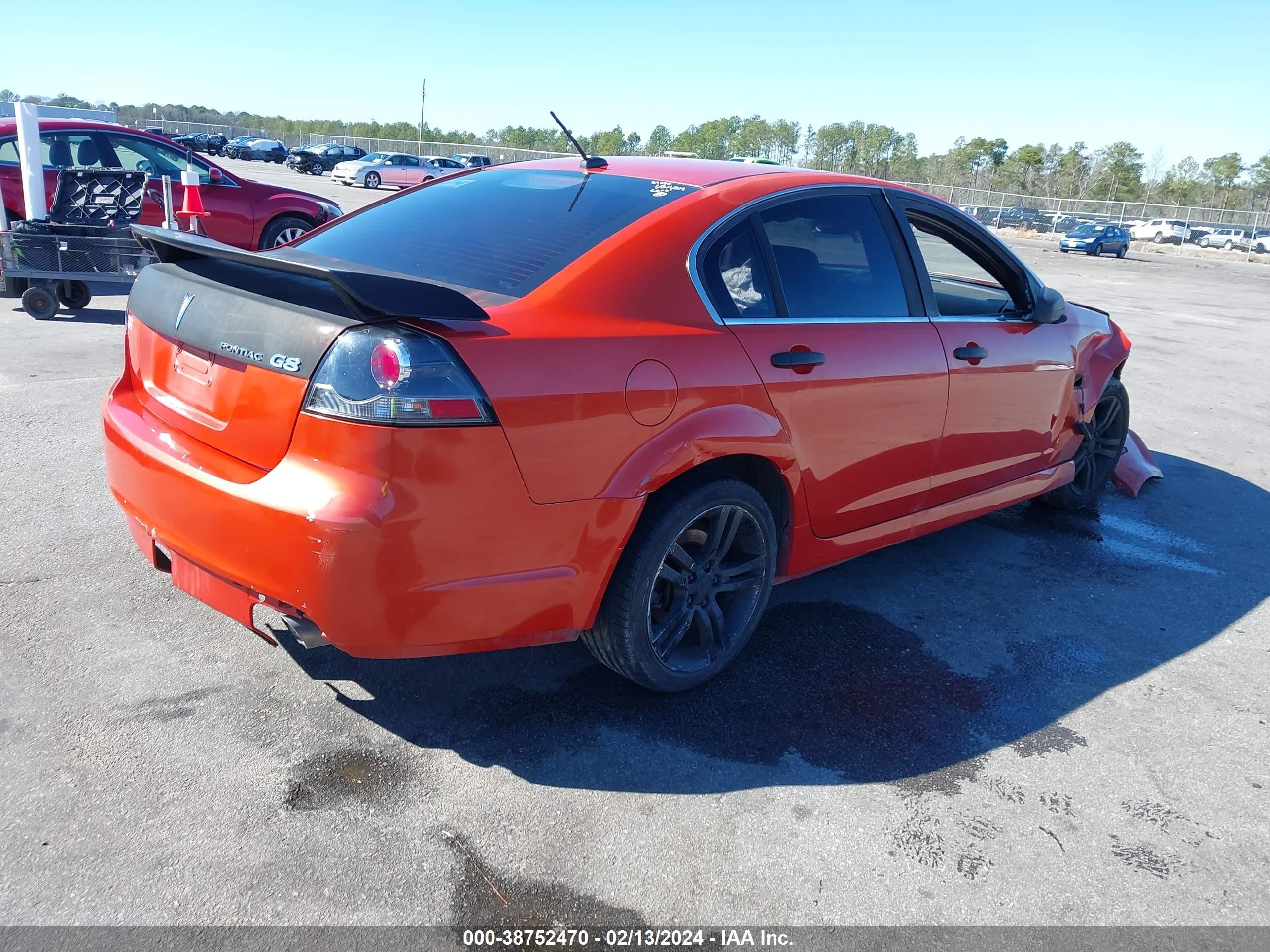 Photo 3 VIN: 6G2ER57718L128664 - PONTIAC G8 