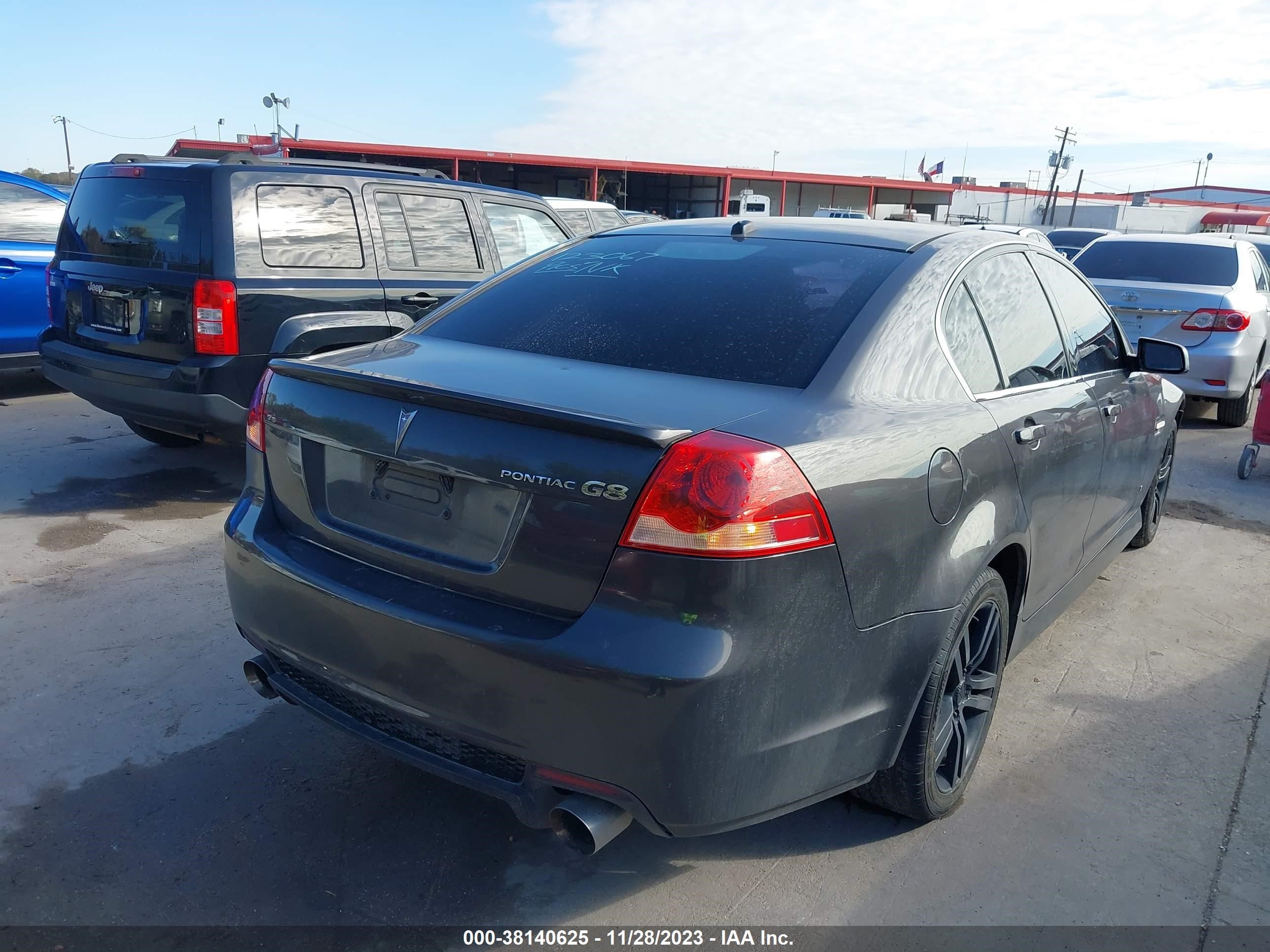 Photo 3 VIN: 6G2ER57728L123067 - PONTIAC G8 