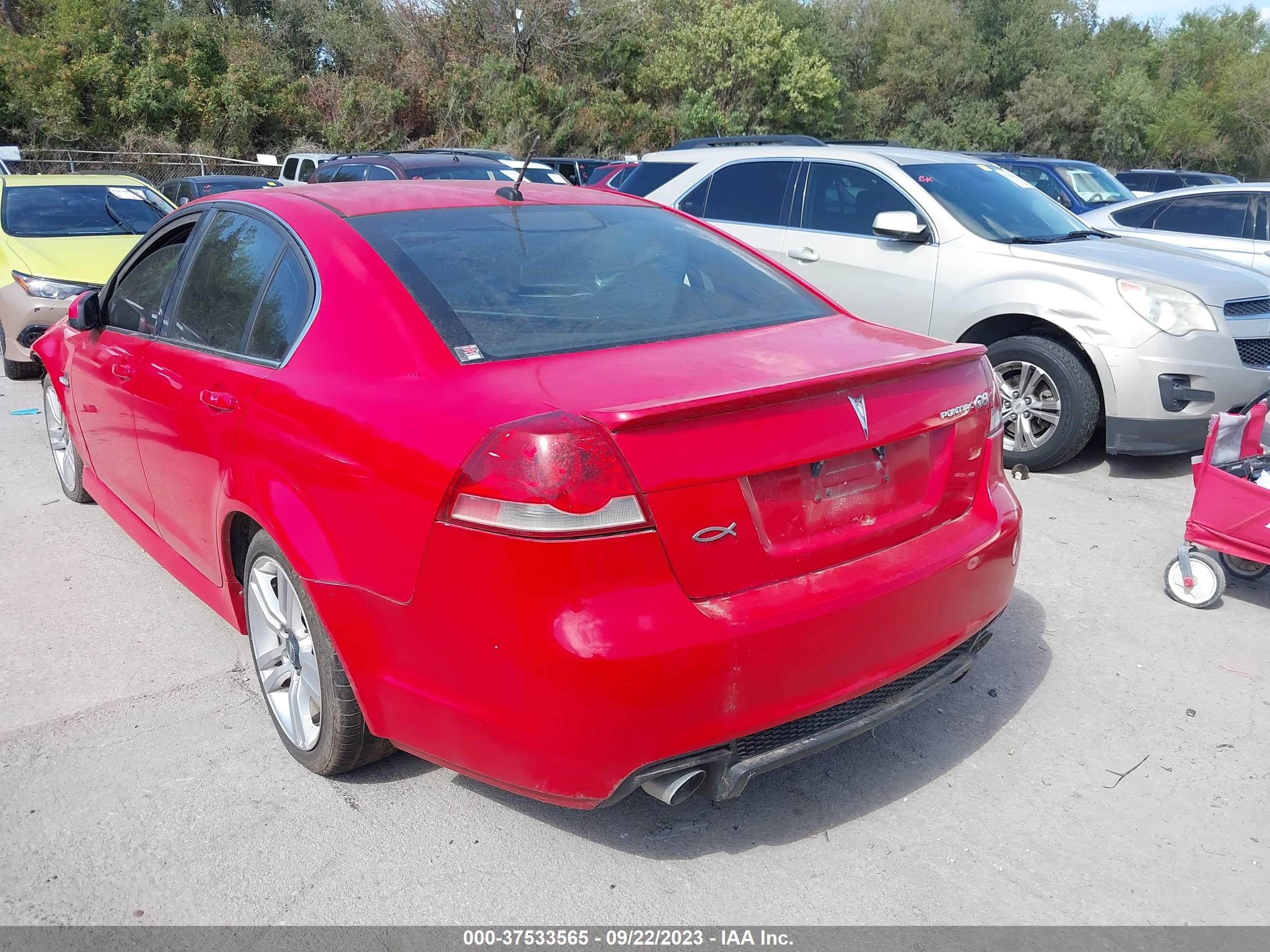 Photo 2 VIN: 6G2ER57729L158676 - PONTIAC G8 