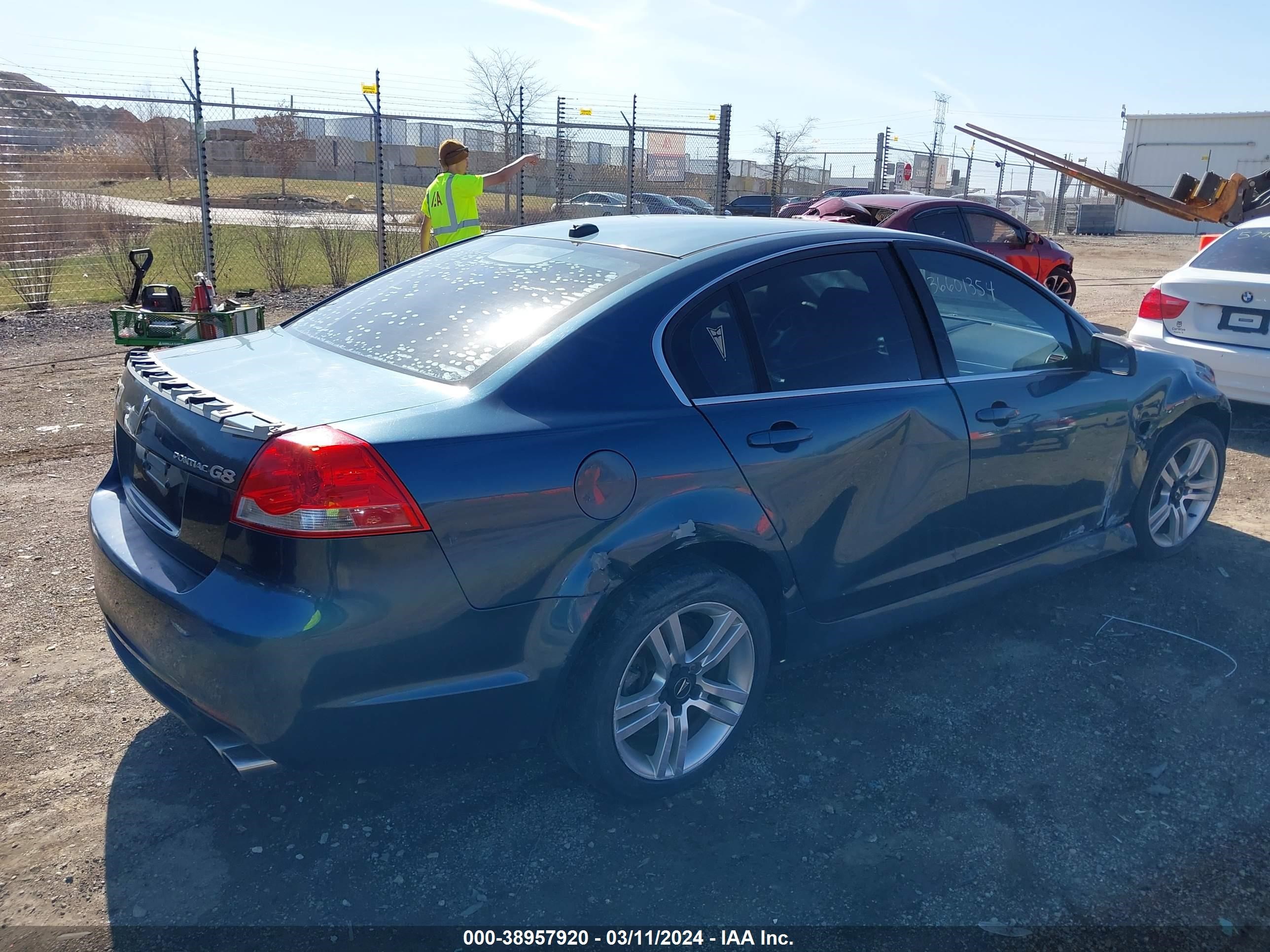 Photo 3 VIN: 6G2ER57729L179902 - PONTIAC G8 