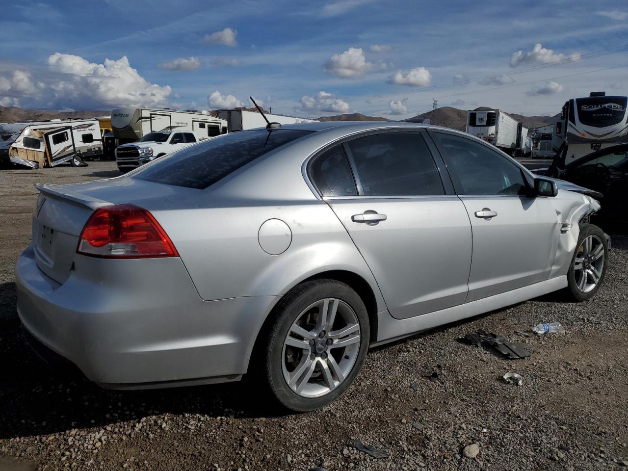 Photo 2 VIN: 6G2ER57729L190933 - PONTIAC G8 