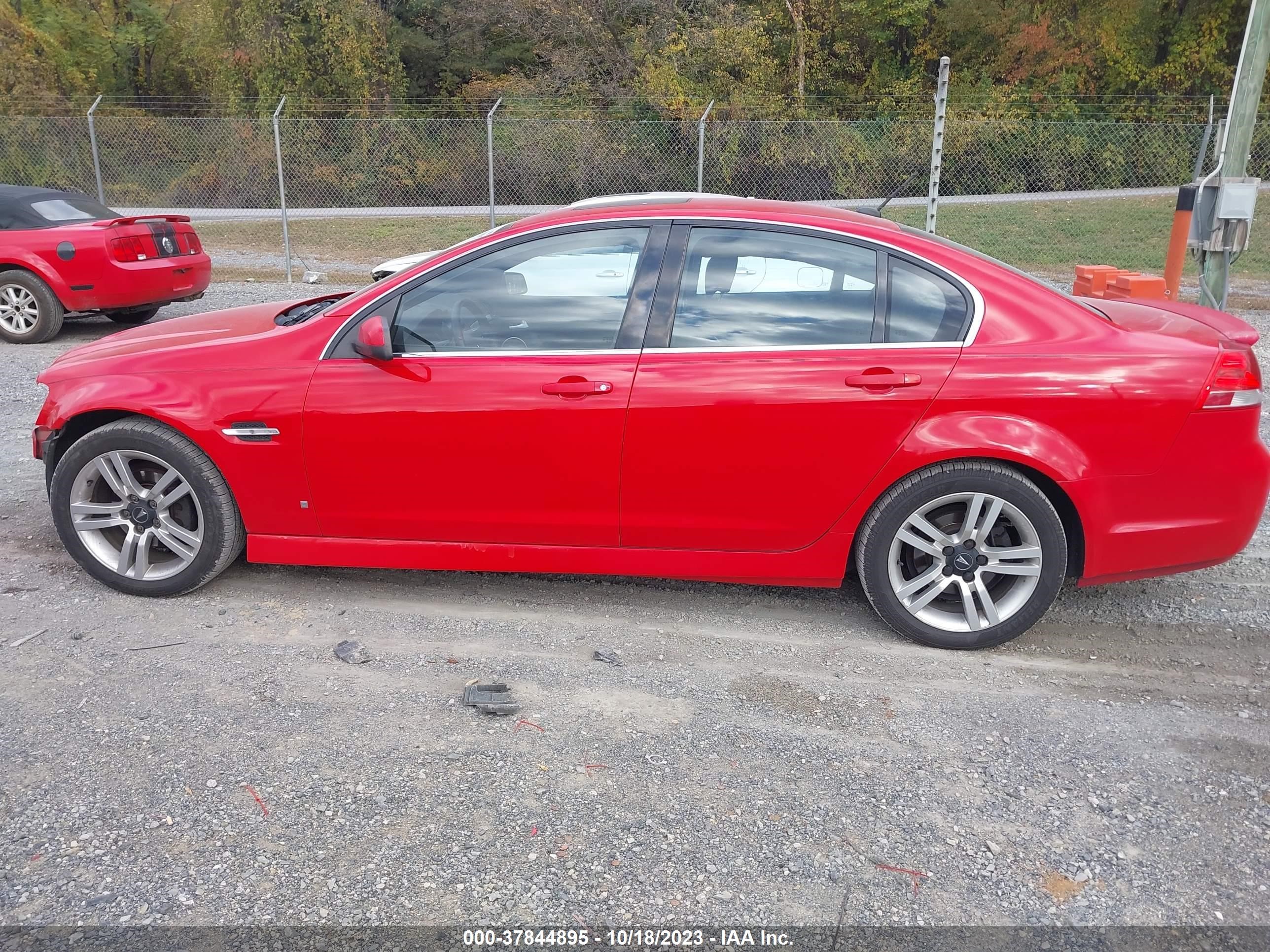 Photo 13 VIN: 6G2ER57738L127838 - PONTIAC G8 