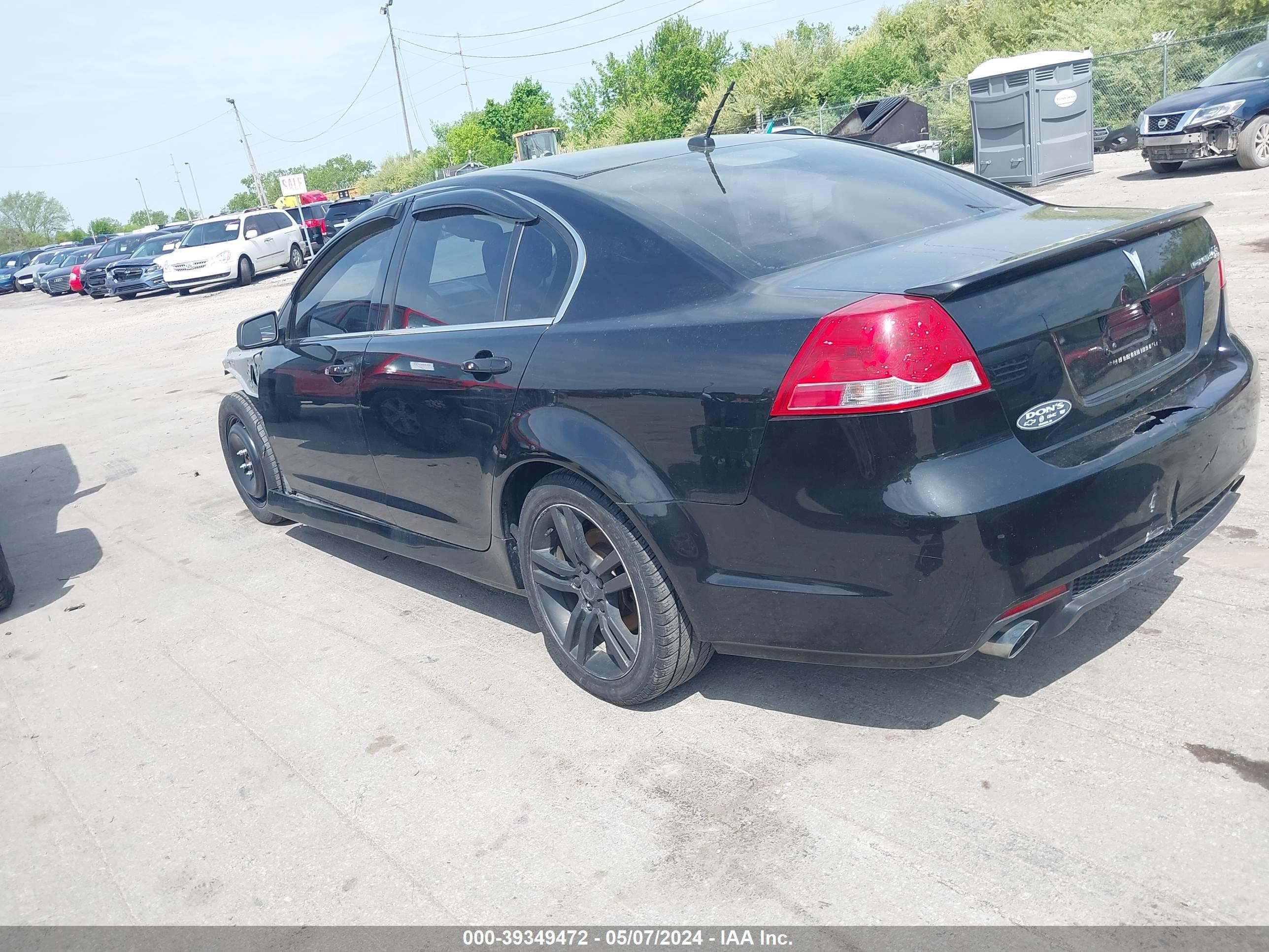 Photo 2 VIN: 6G2ER57748L123488 - PONTIAC G8 