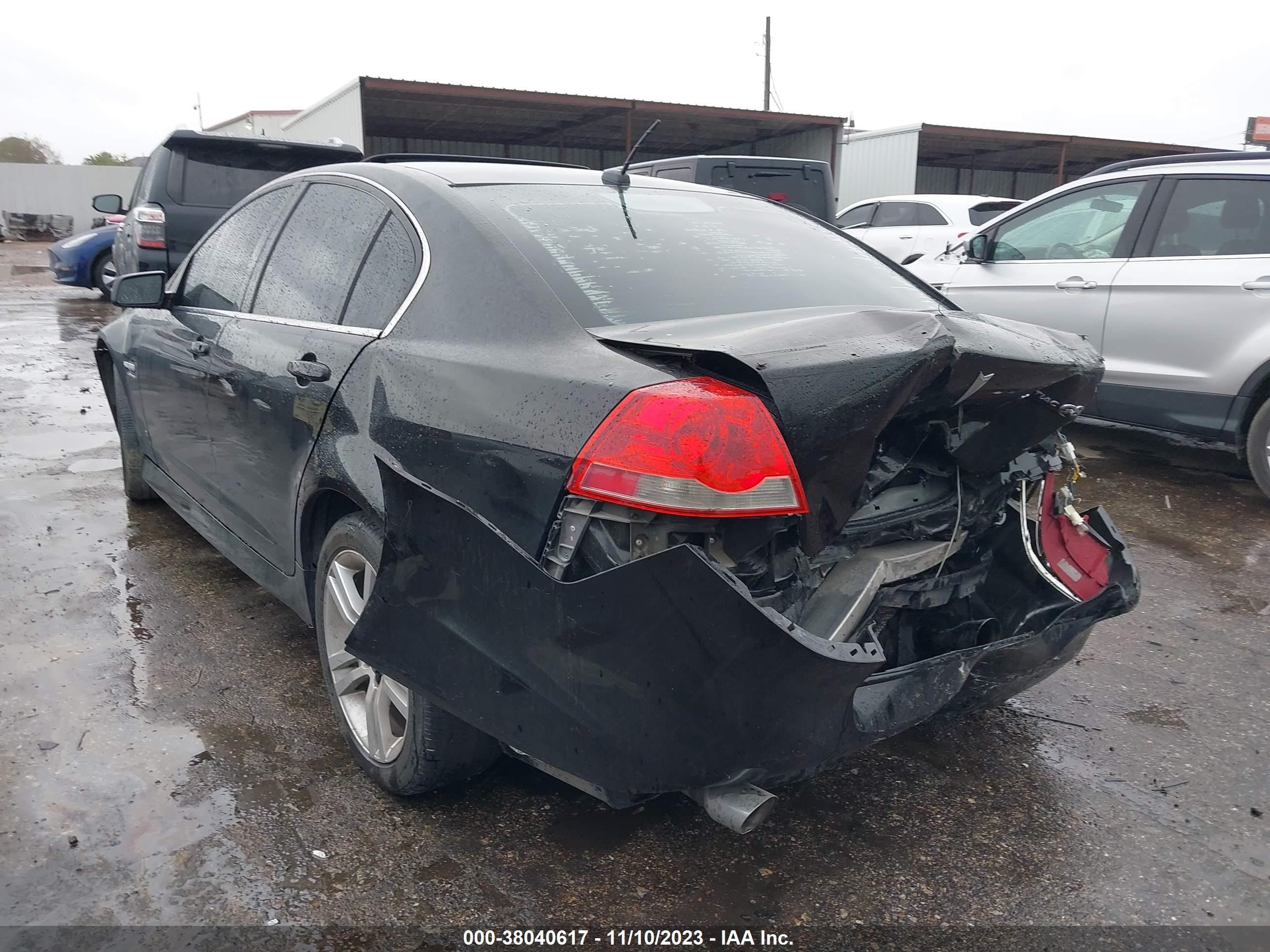 Photo 2 VIN: 6G2ER57748L140811 - PONTIAC G8 