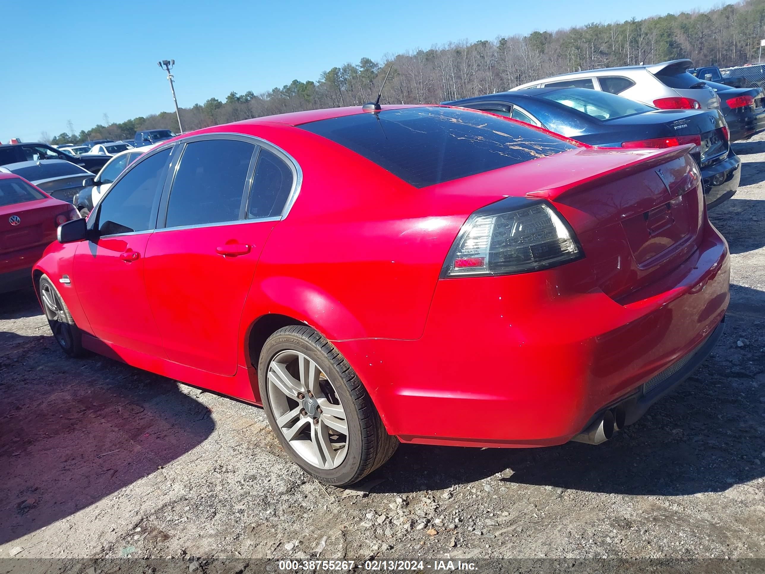 Photo 2 VIN: 6G2ER57758L132698 - PONTIAC G8 