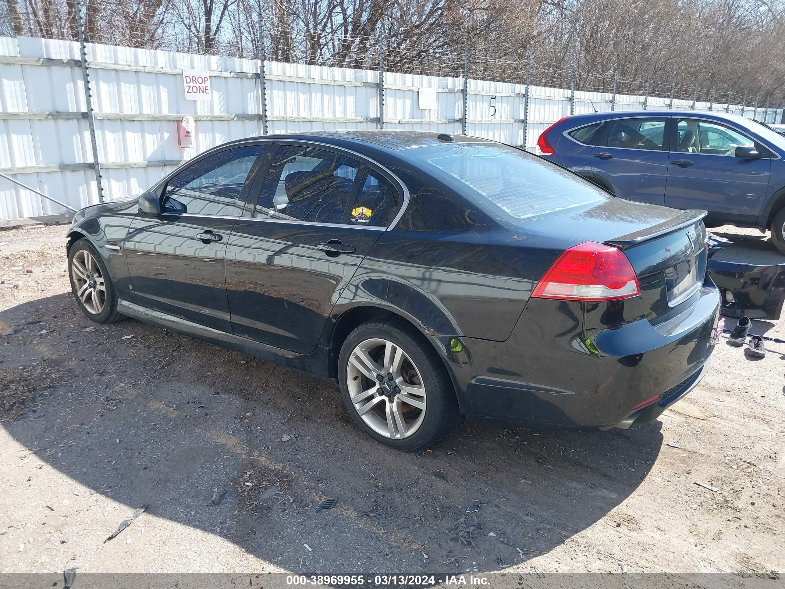 Photo 2 VIN: 6G2ER57759L161829 - PONTIAC G8 