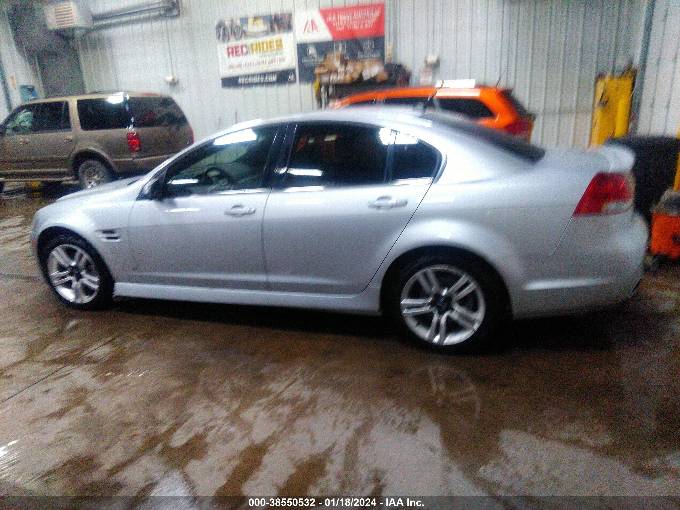 Photo 13 VIN: 6G2ER57759L183118 - PONTIAC G8 