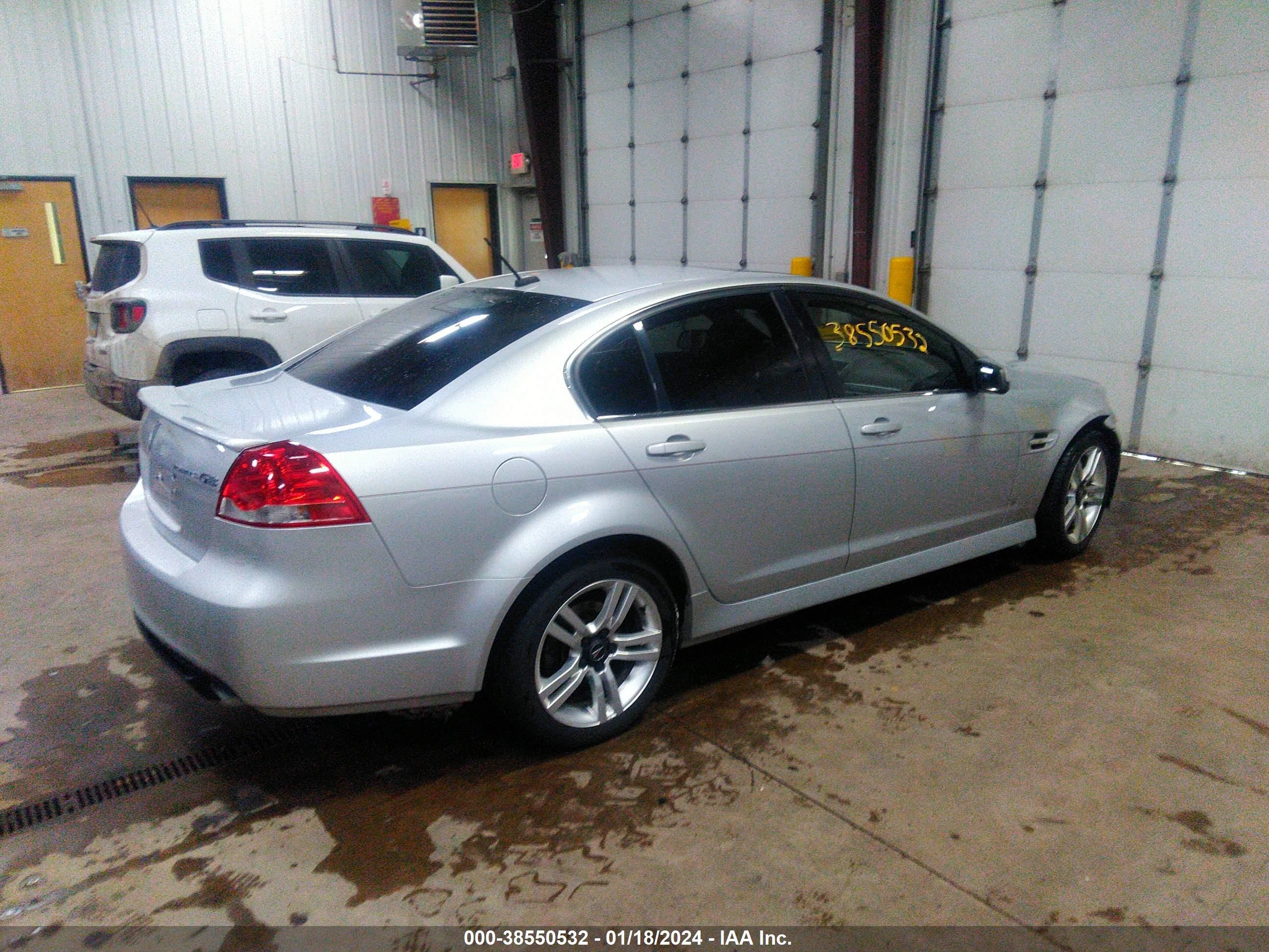 Photo 3 VIN: 6G2ER57759L183118 - PONTIAC G8 