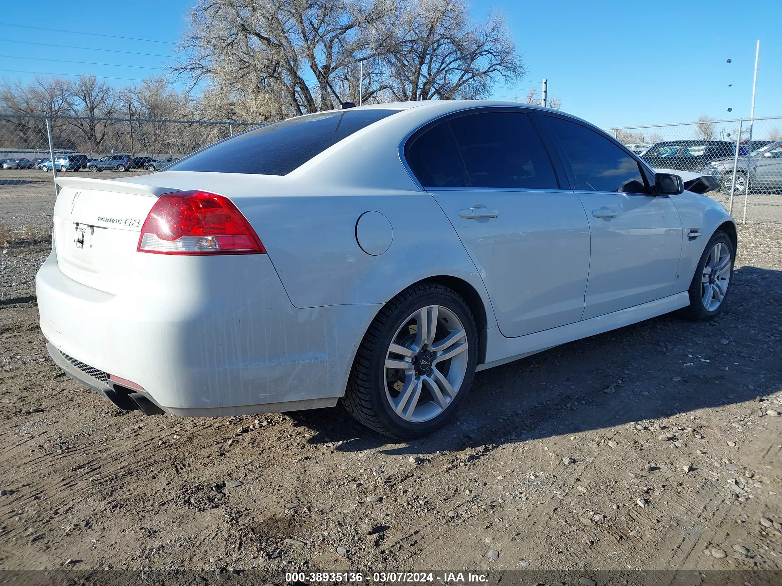 Photo 3 VIN: 6G2ER57759L225402 - PONTIAC G8 