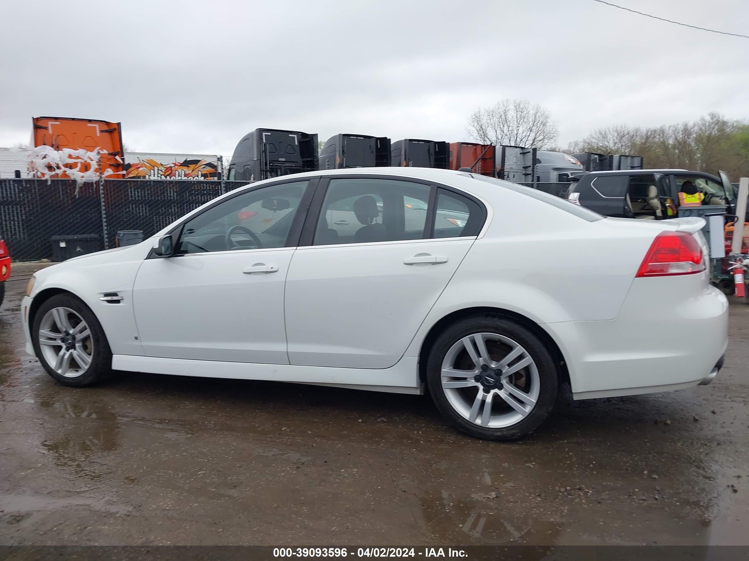 Photo 13 VIN: 6G2ER57769L199859 - PONTIAC G8 