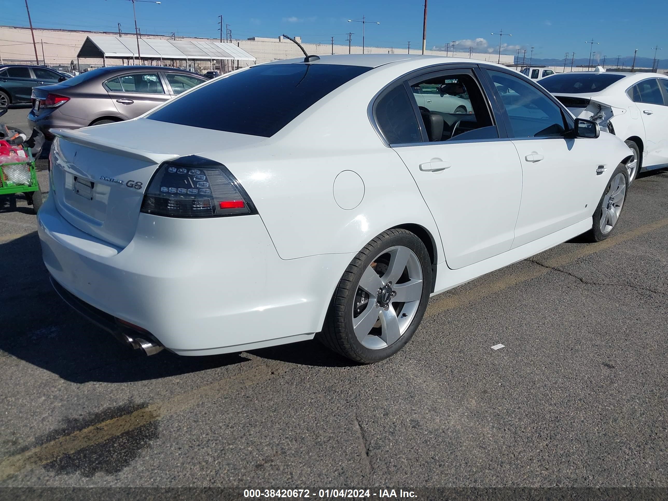 Photo 3 VIN: 6G2ER57778L123100 - PONTIAC G8 