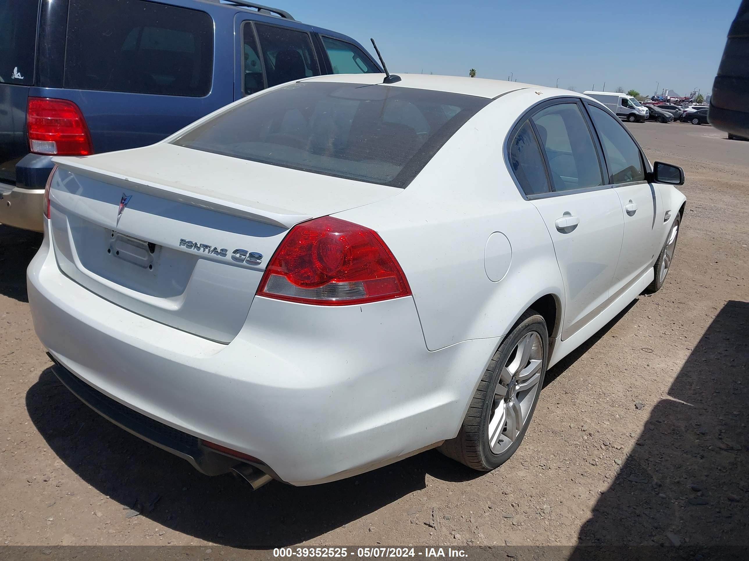 Photo 3 VIN: 6G2ER57778L124974 - PONTIAC G8 