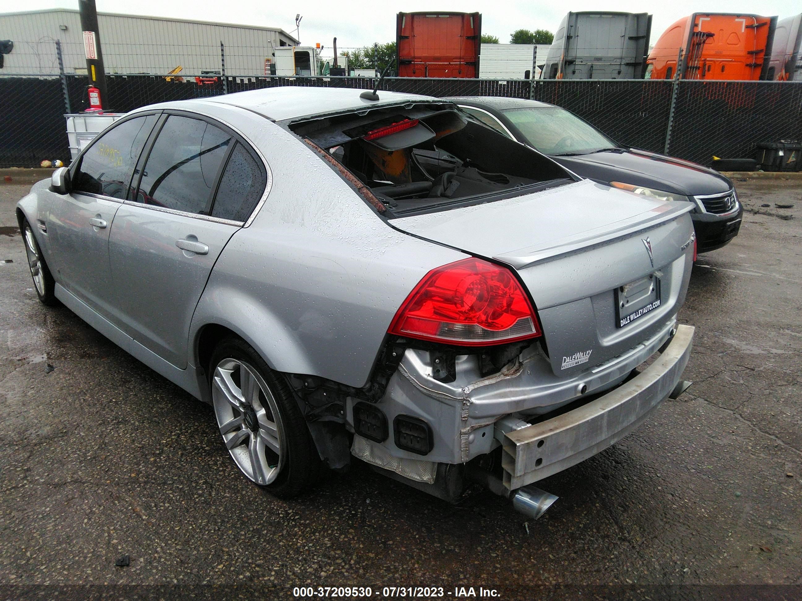 Photo 2 VIN: 6G2ER57779L228026 - PONTIAC G8 