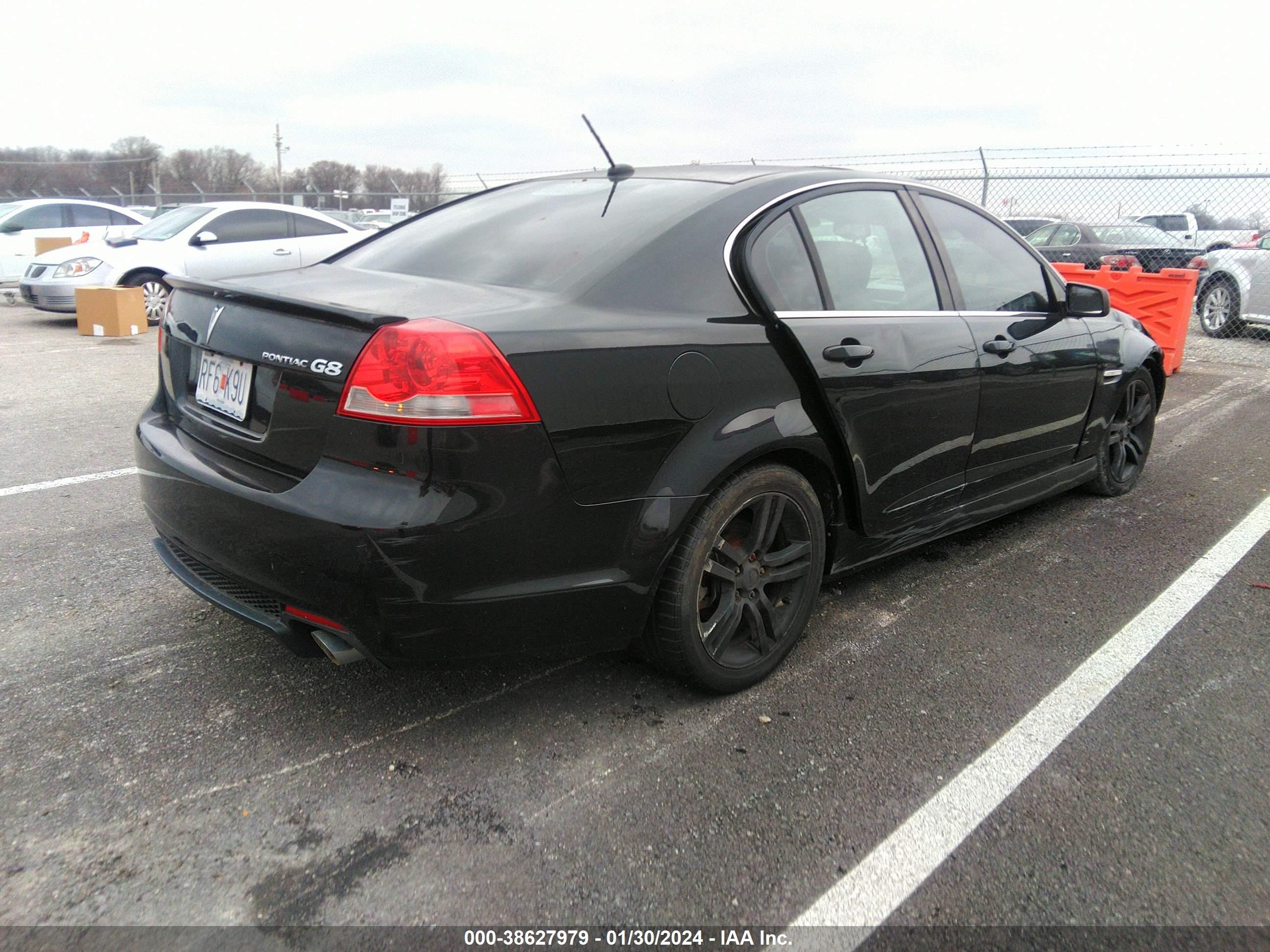 Photo 3 VIN: 6G2ER57799L155824 - PONTIAC G8 