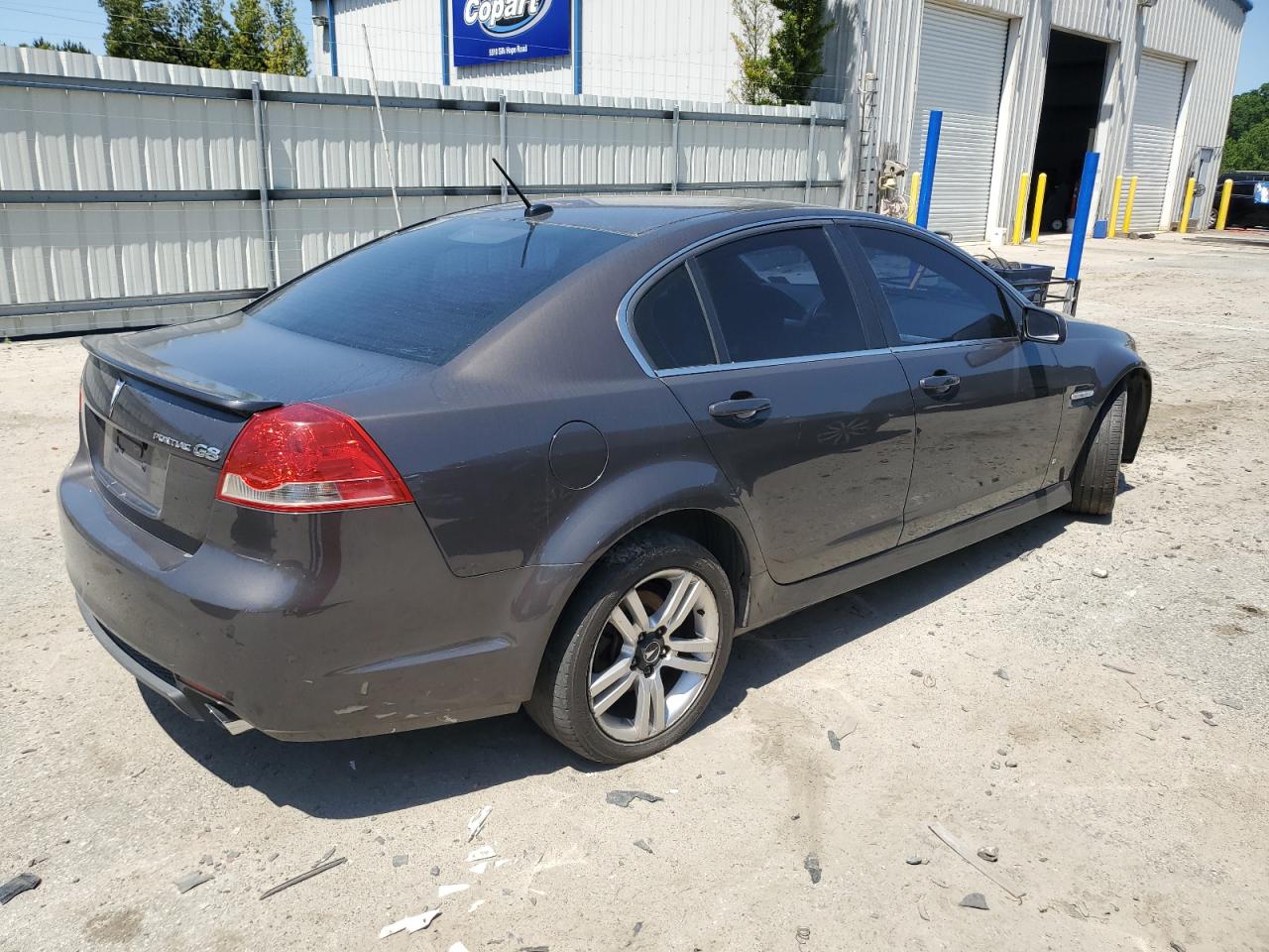 Photo 2 VIN: 6G2ER57799L210272 - PONTIAC G8 