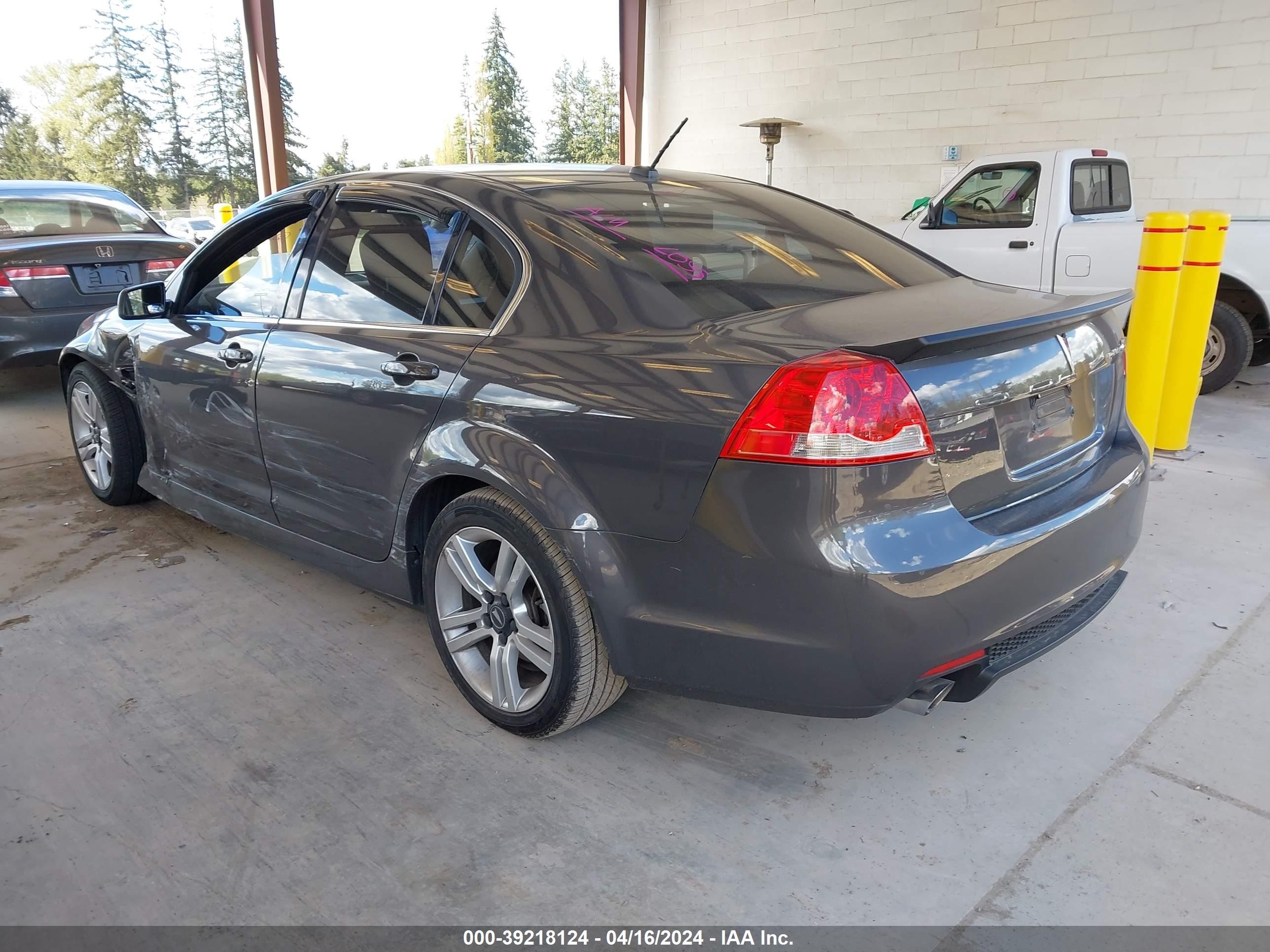 Photo 2 VIN: 6G2ER57799L239349 - PONTIAC G8 