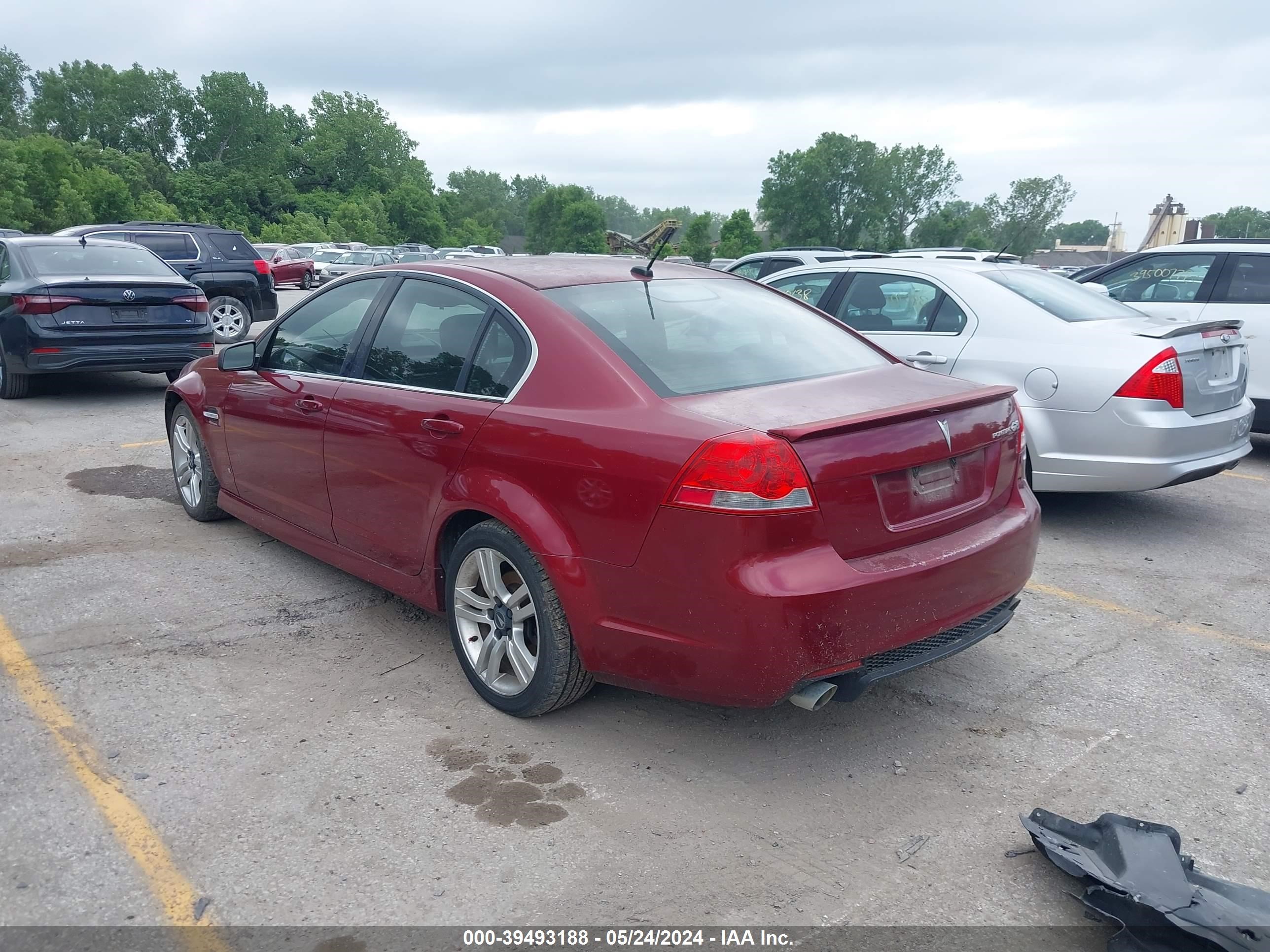 Photo 2 VIN: 6G2ER577X9L155346 - PONTIAC G8 