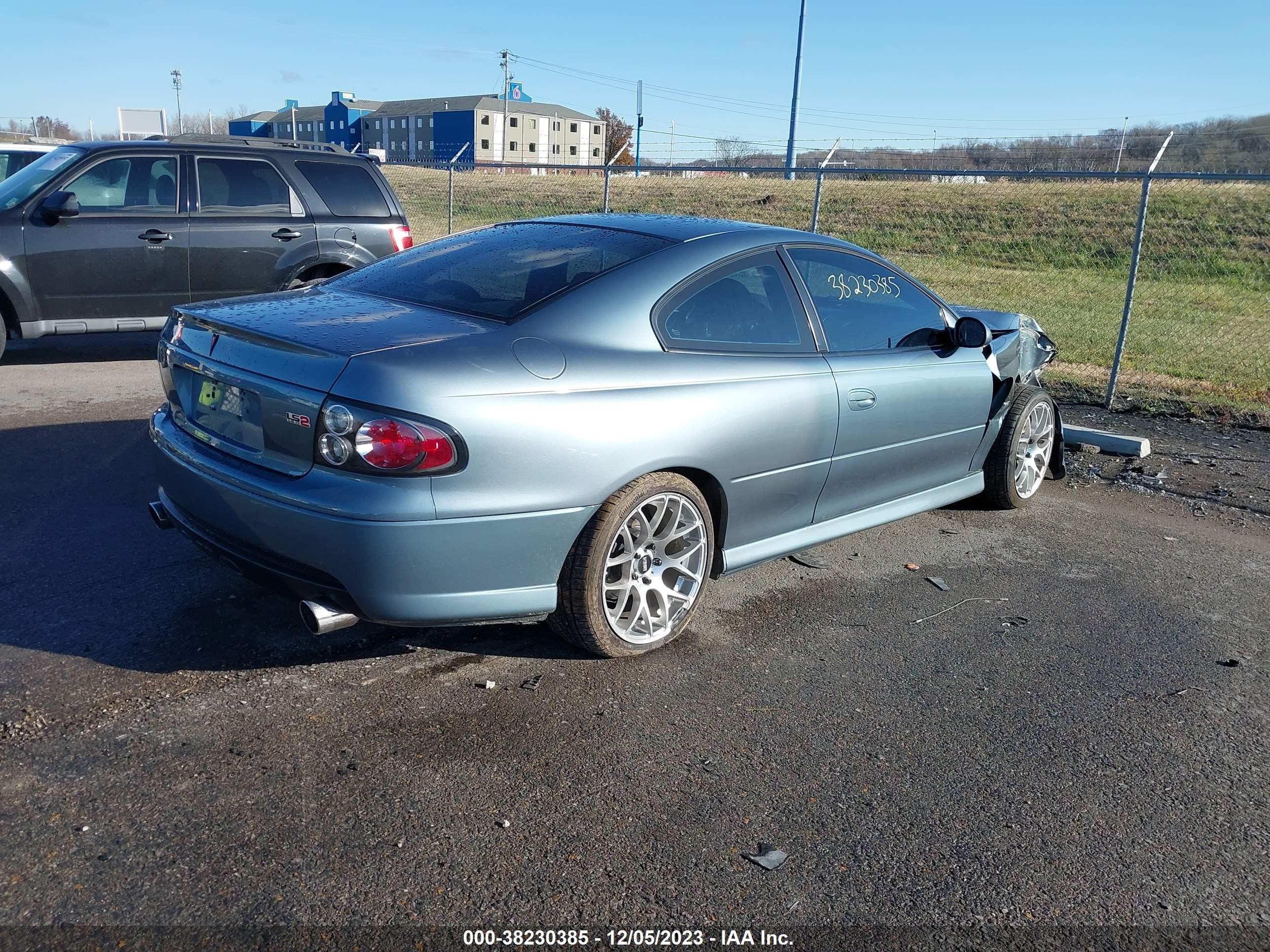 Photo 3 VIN: 6G2VX12496L812337 - PONTIAC GTO 