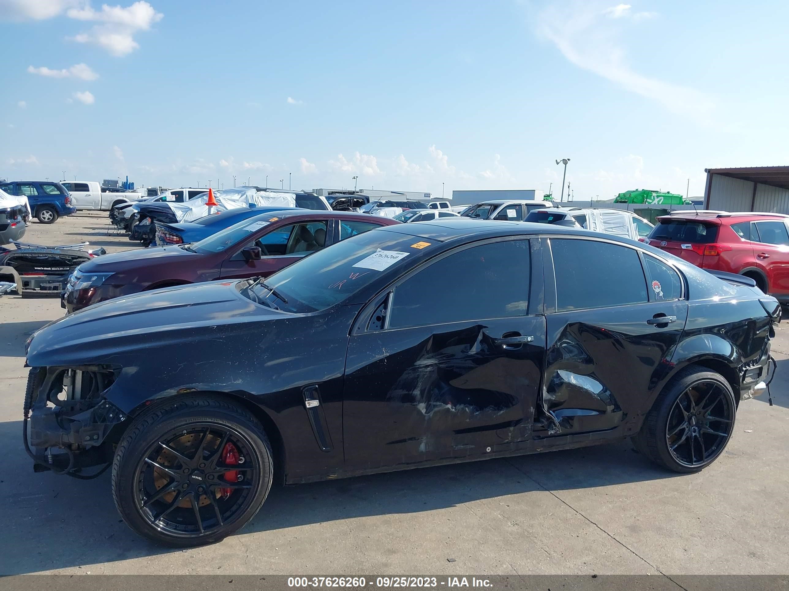 Photo 14 VIN: 6G3F15RW4FL108403 - CHEVROLET SS 