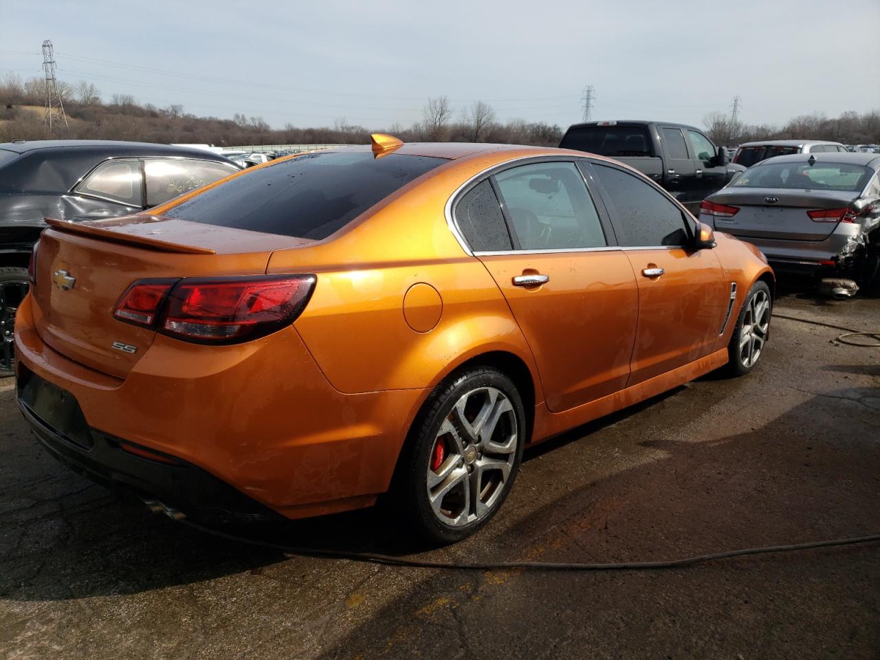 Photo 2 VIN: 6G3F15RW6HL301381 - CHEVROLET SS 