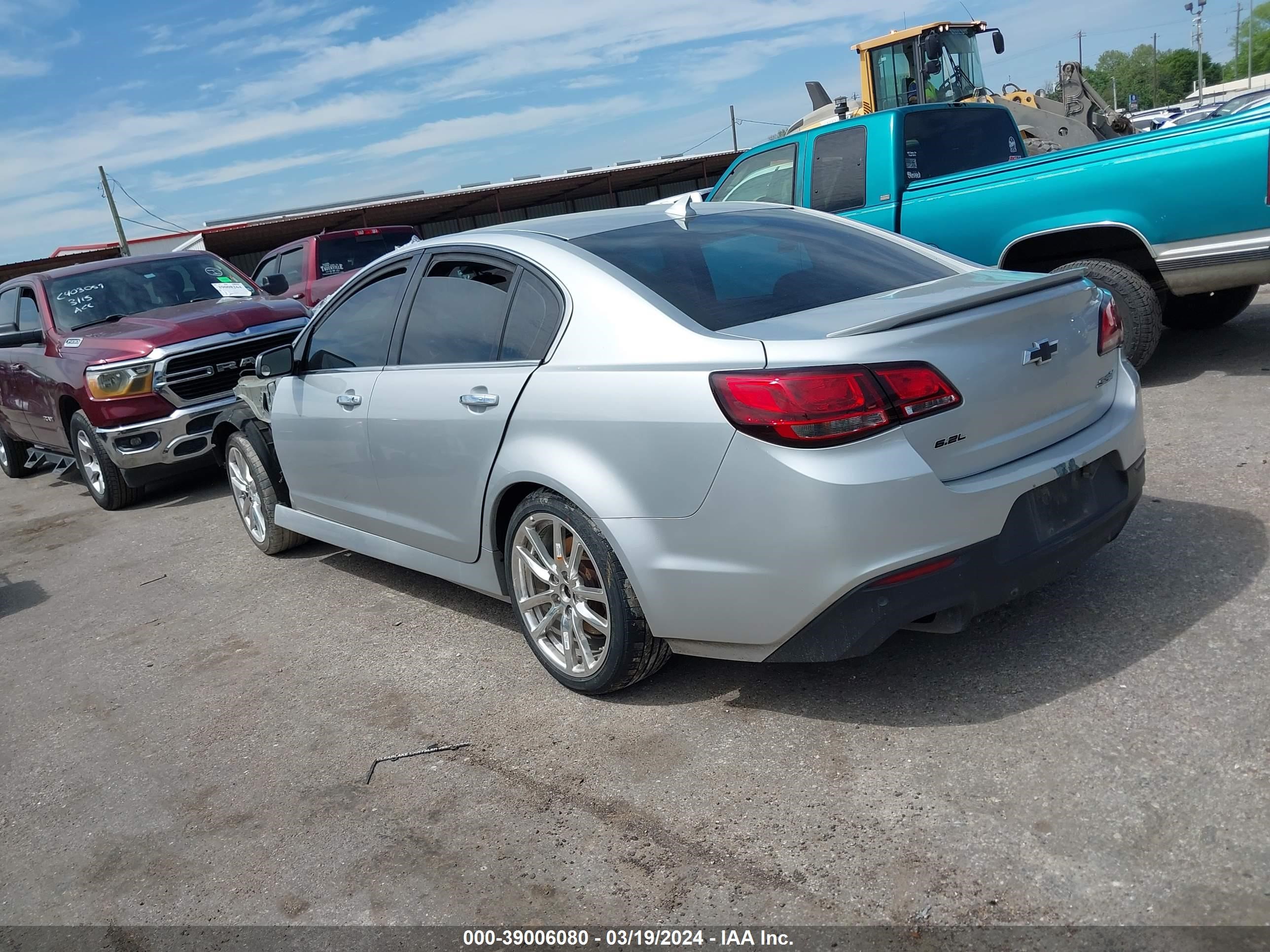 Photo 2 VIN: 6G3F15RW8EL937019 - CHEVROLET SS 