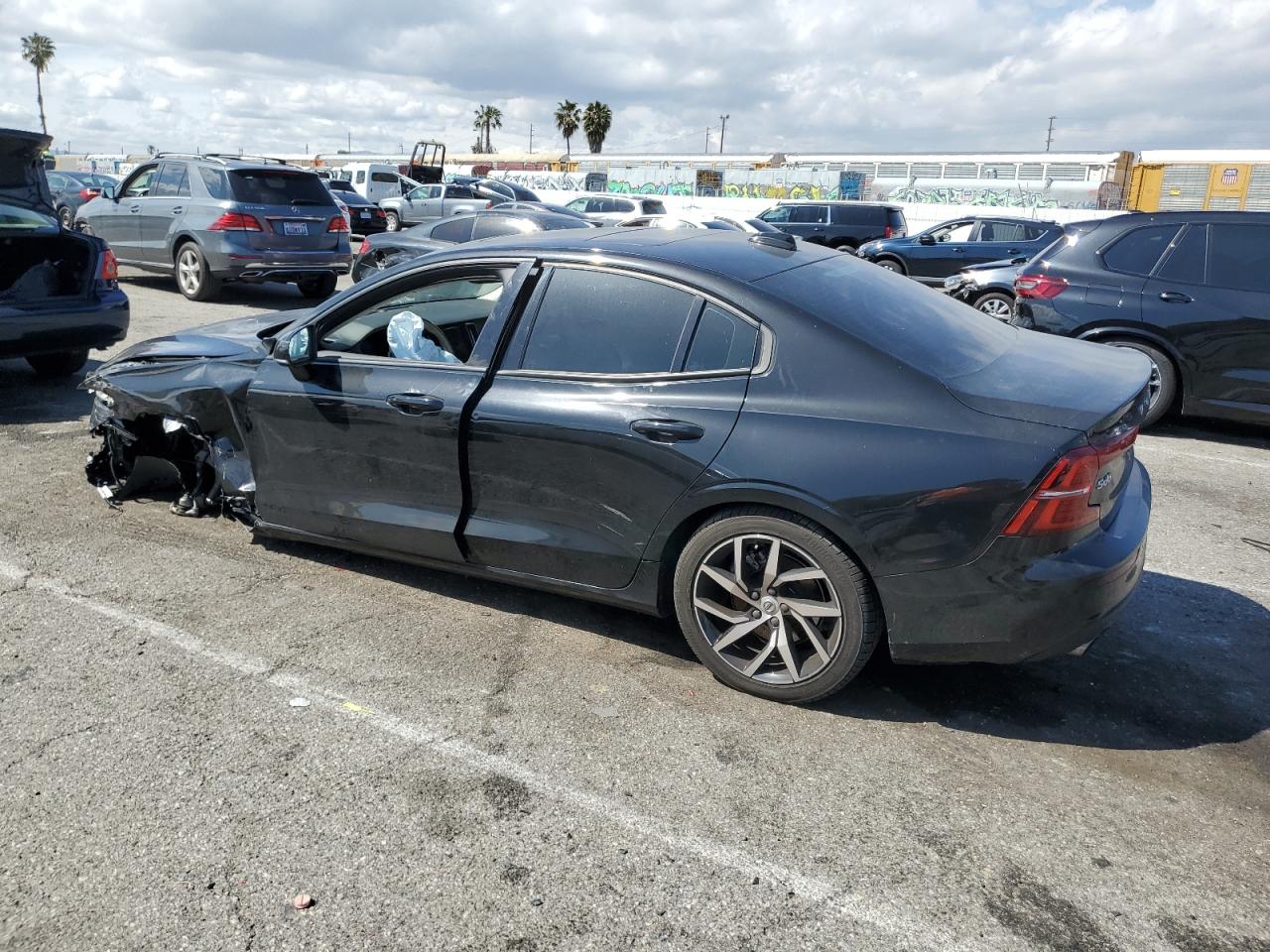 Photo 1 VIN: 7JR102FK0LG067719 - VOLVO S60 