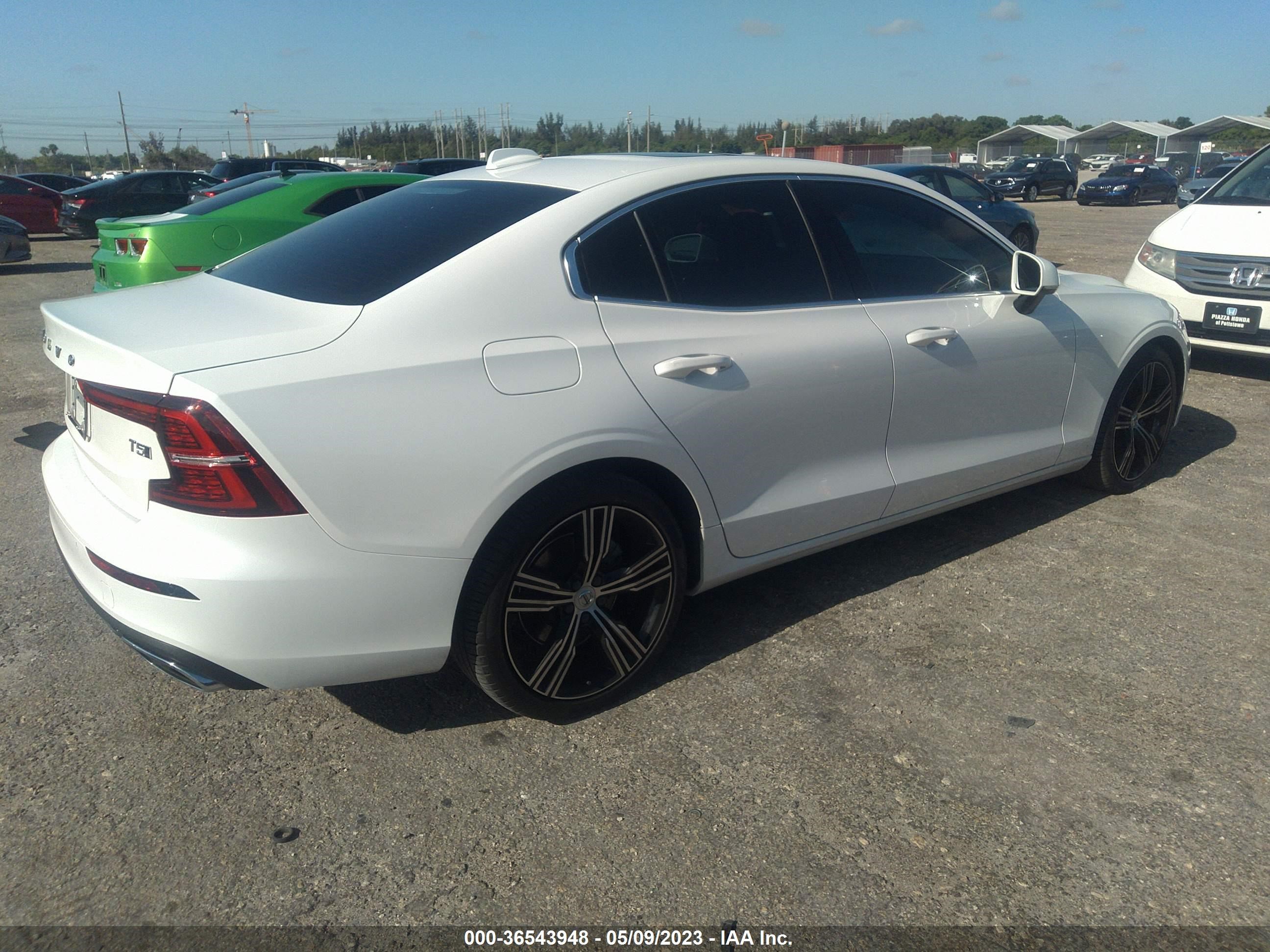 Photo 3 VIN: 7JR102TL6MG119658 - VOLVO S60 