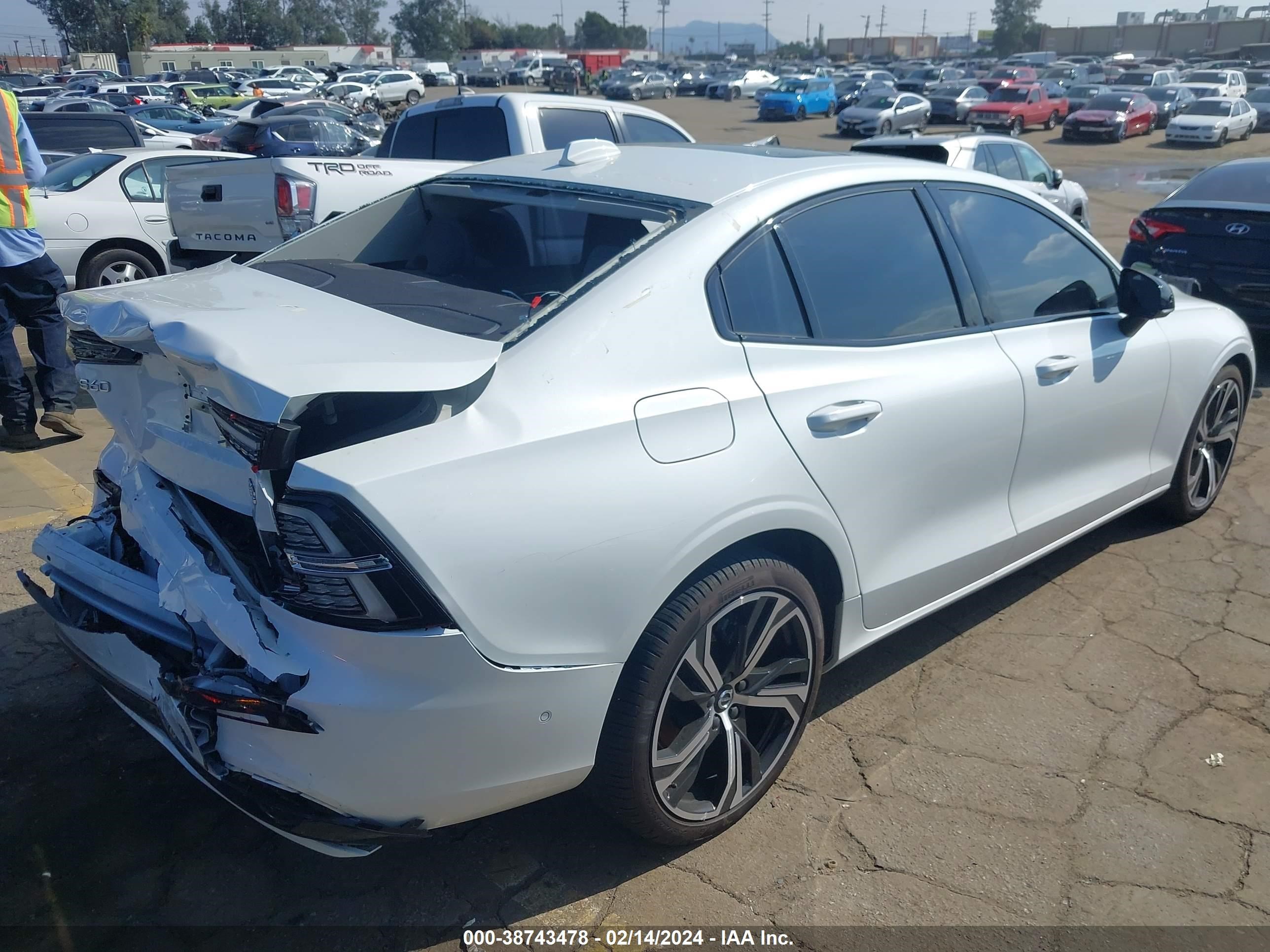 Photo 3 VIN: 7JRL12FL9RG290543 - VOLVO S60 