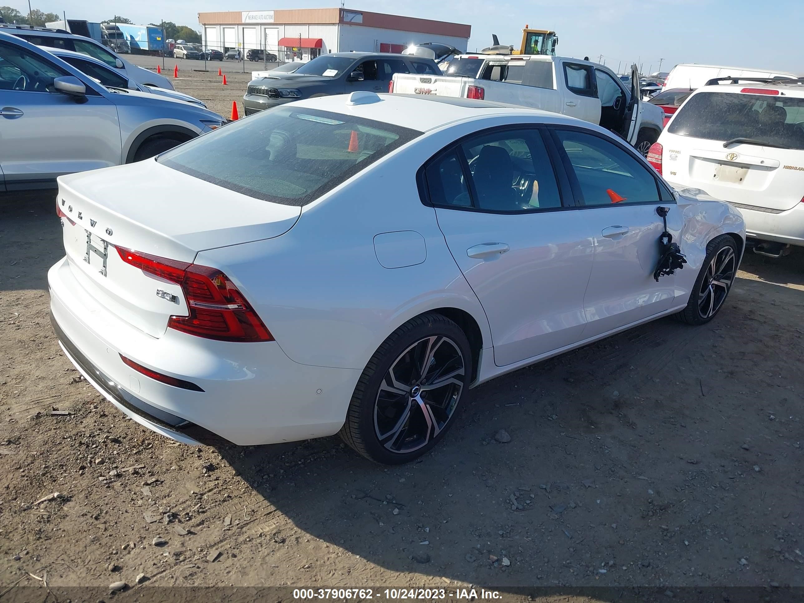 Photo 3 VIN: 7JRL12TLXRG281189 - VOLVO S60 