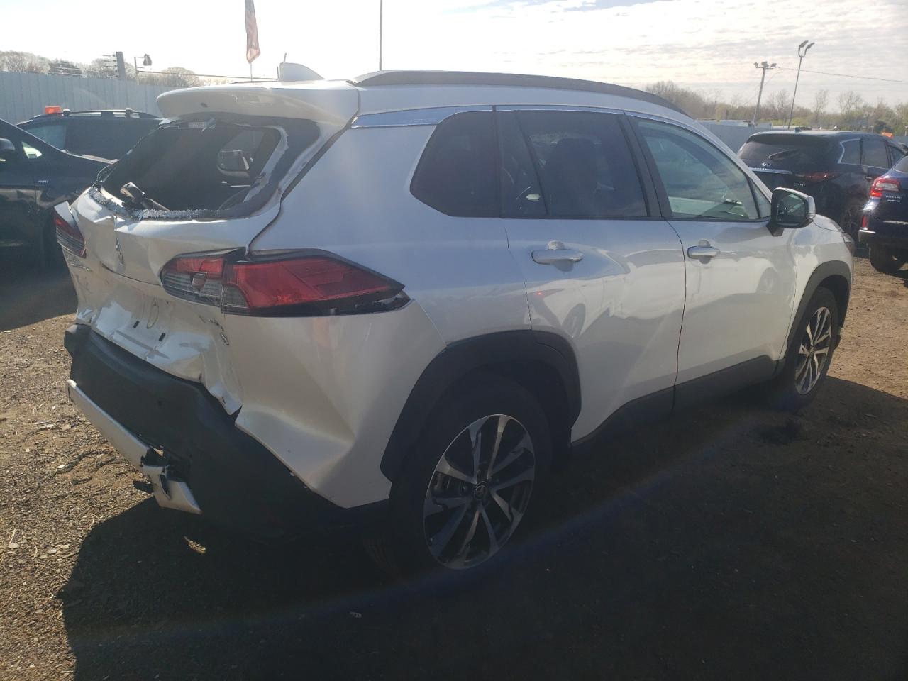 Photo 2 VIN: 7MUDAABG1NV025157 - TOYOTA NULL 