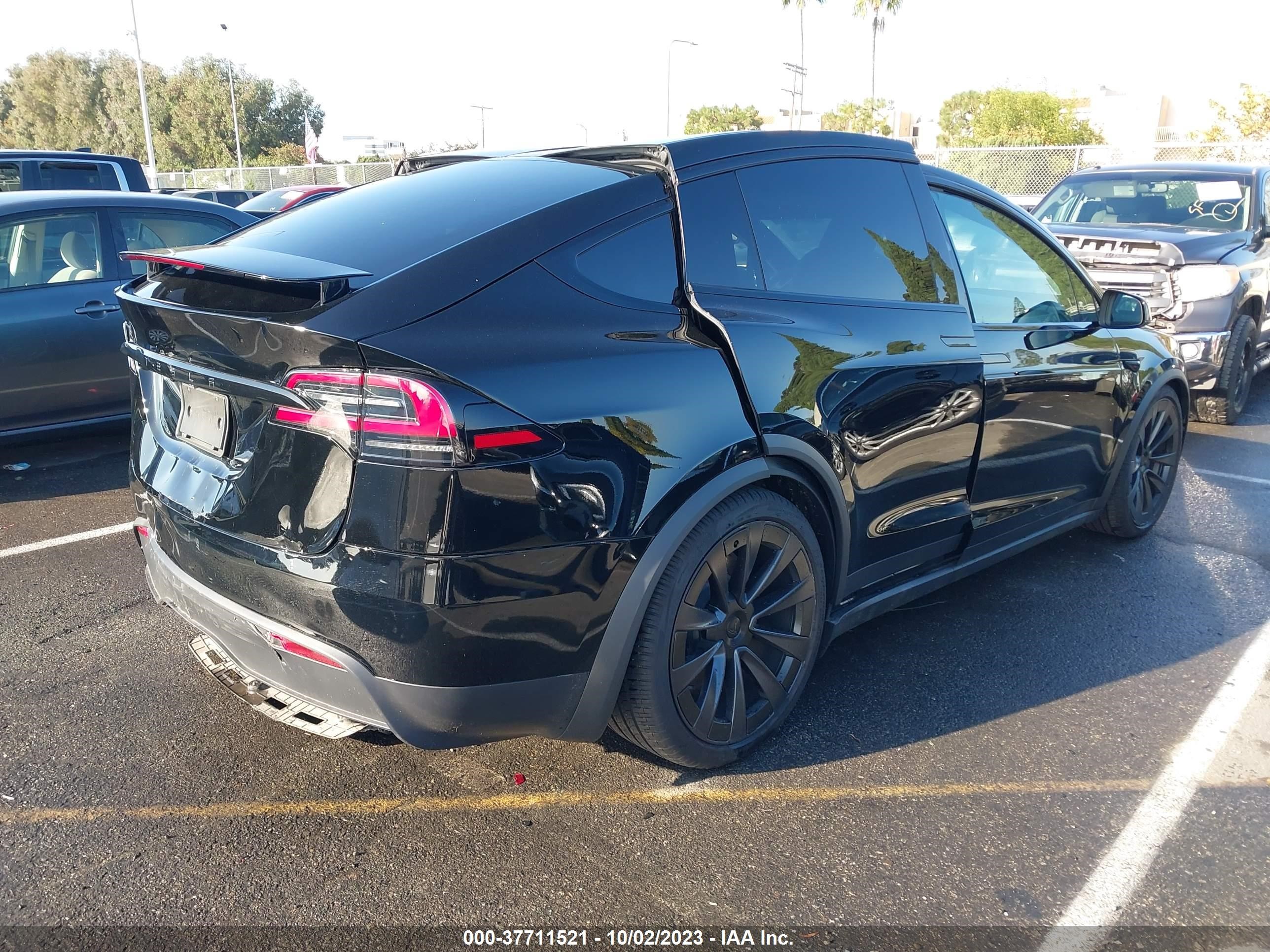 Photo 3 VIN: 7SAXCAE53PF400424 - TESLA MODEL X 