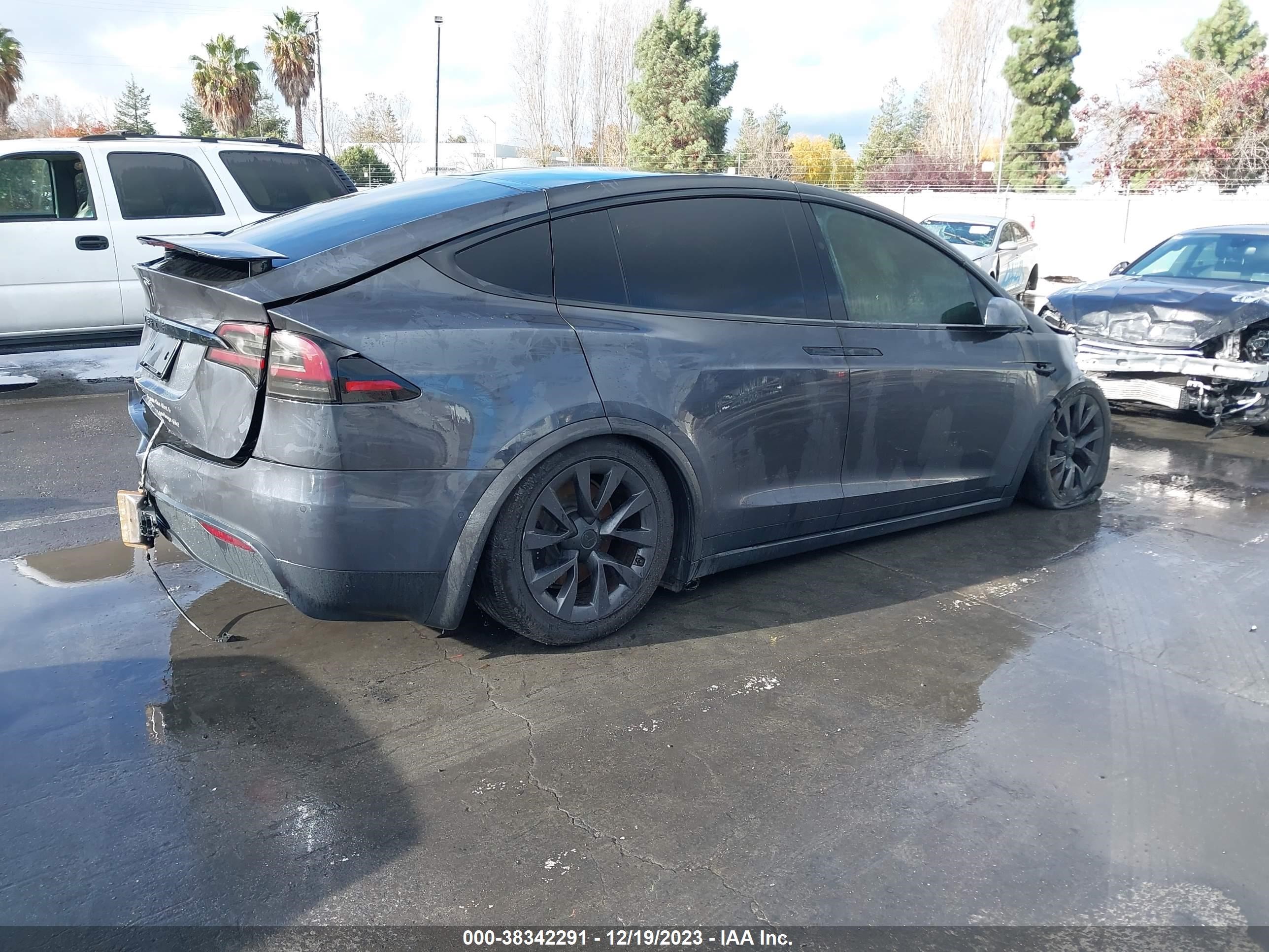 Photo 3 VIN: 7SAXCAE56NF361647 - TESLA MODEL X 