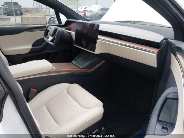 Photo 4 VIN: 7SAXCBE51NF332935 - TESLA MODEL X 