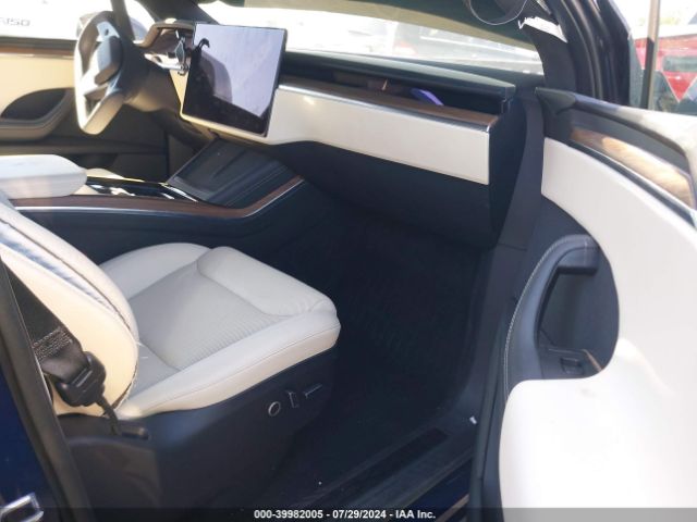 Photo 4 VIN: 7SAXCBE51NF354160 - TESLA MODEL X 