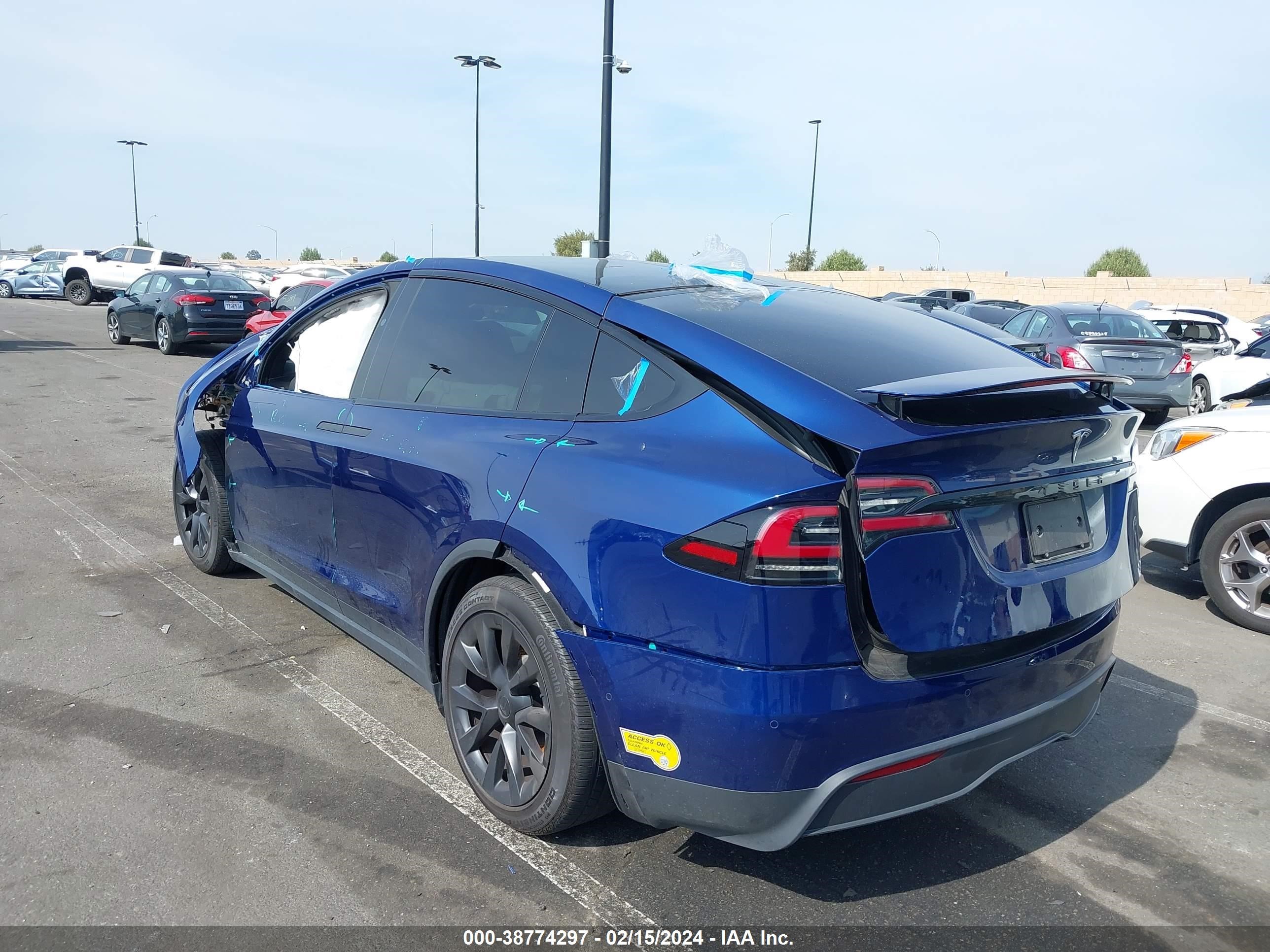 Photo 2 VIN: 7SAXCBE51NF361321 - TESLA MODEL X 