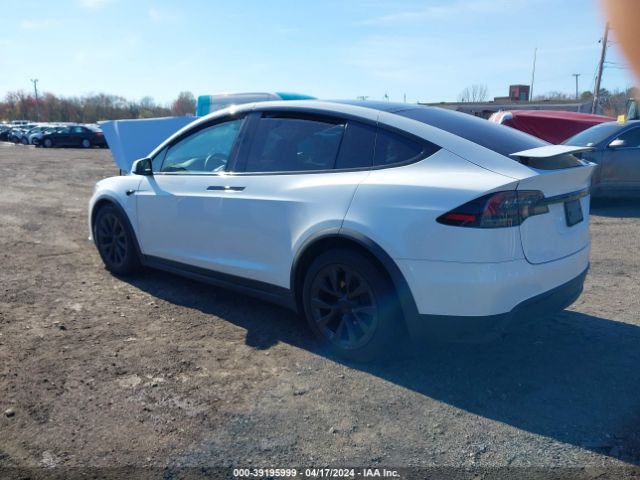 Photo 2 VIN: 7SAXCBE52PF399305 - TESLA MODEL X 