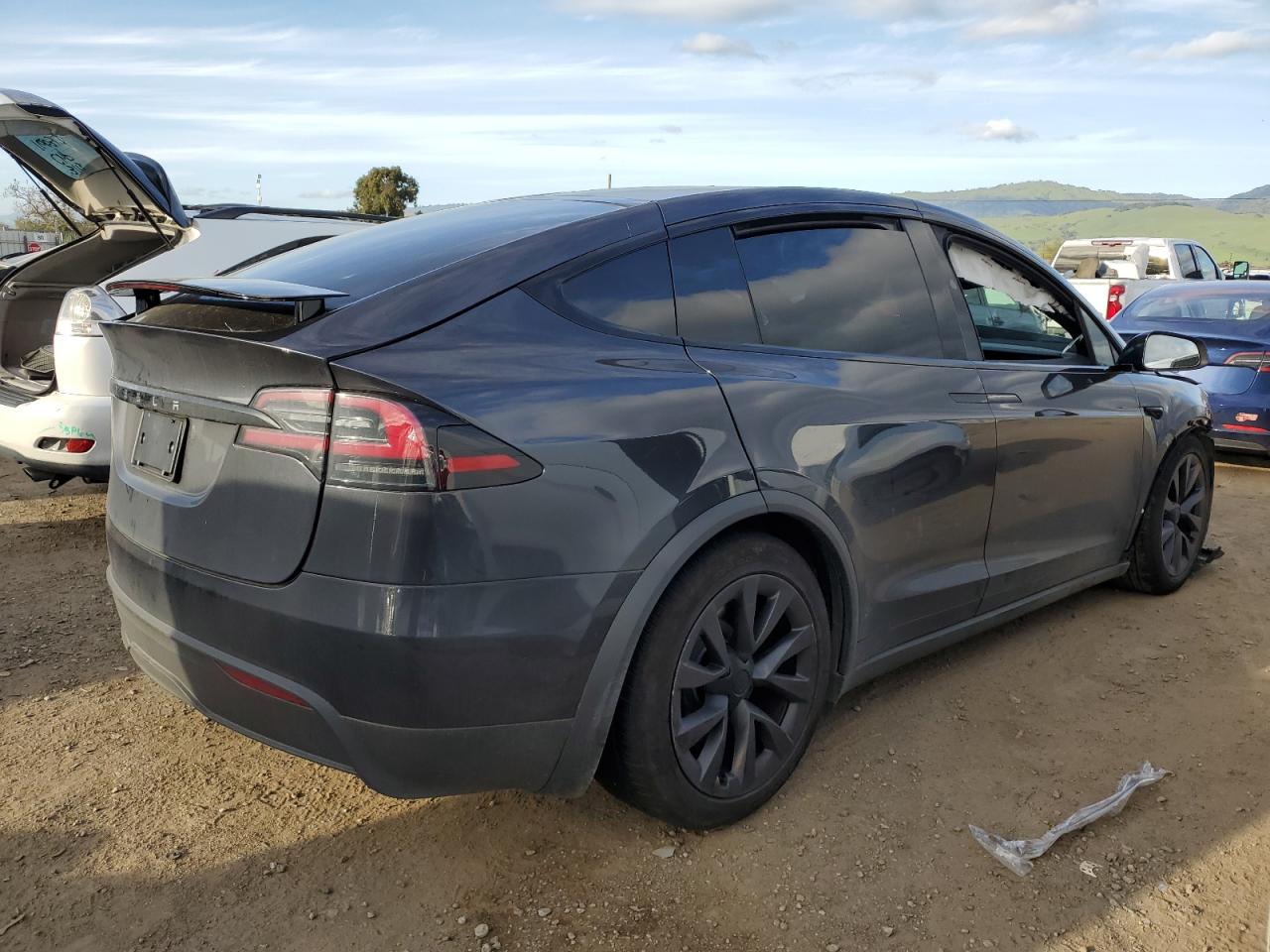 Photo 2 VIN: 7SAXCBE52PF429984 - TESLA MODEL X 