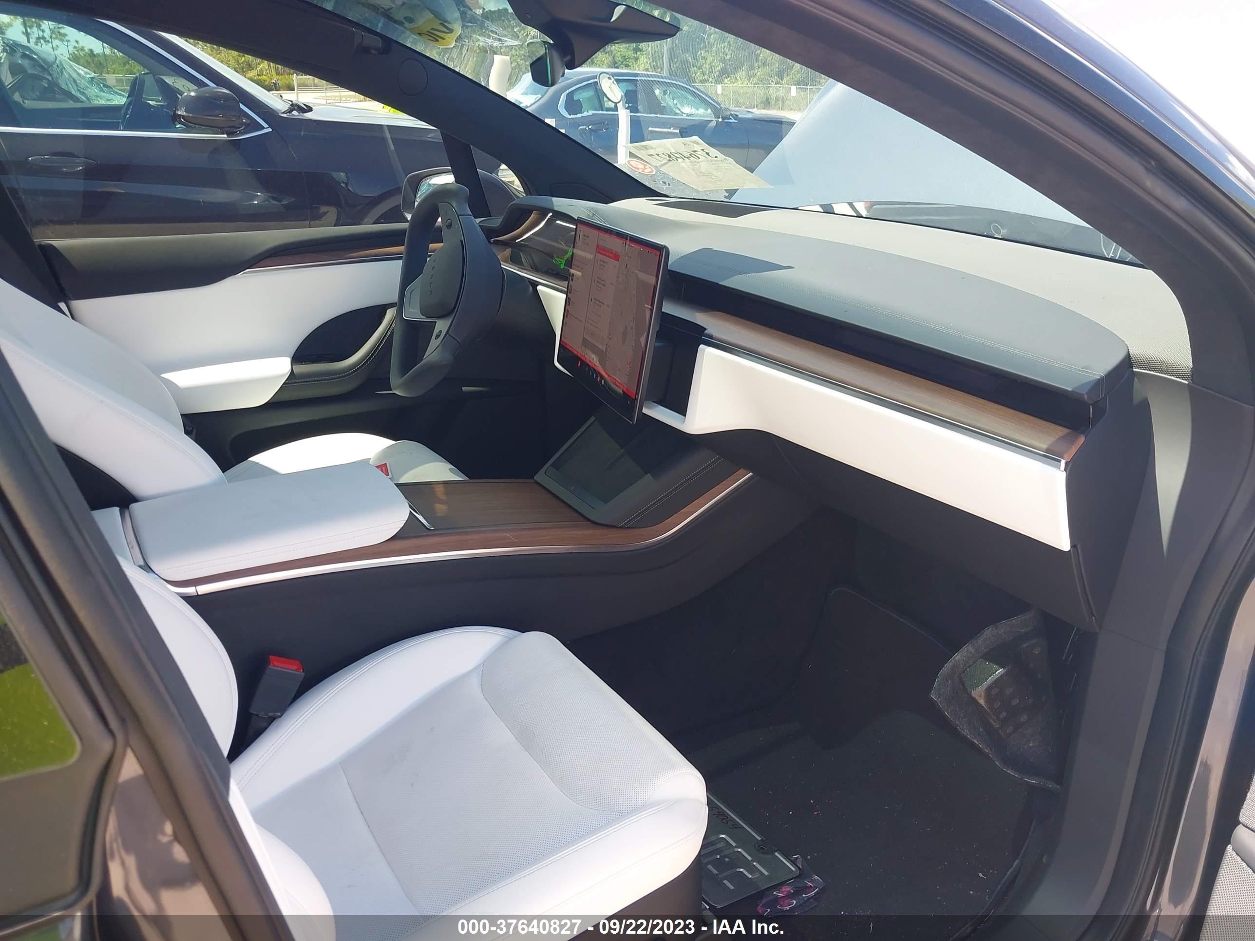 Photo 4 VIN: 7SAXCBE59PF368441 - TESLA MODEL X 