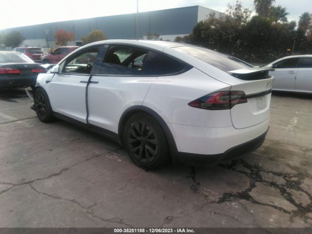 Photo 2 VIN: 7SAXCBE61NF329624 - TESLA MODEL X 