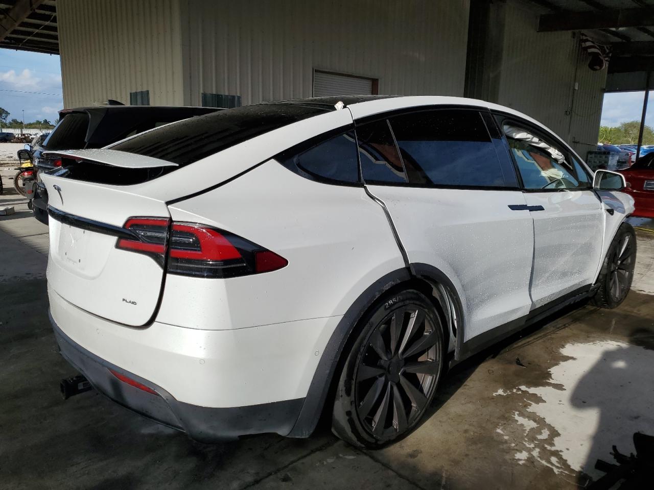 Photo 2 VIN: 7SAXCBE64NF333361 - TESLA MODEL X 