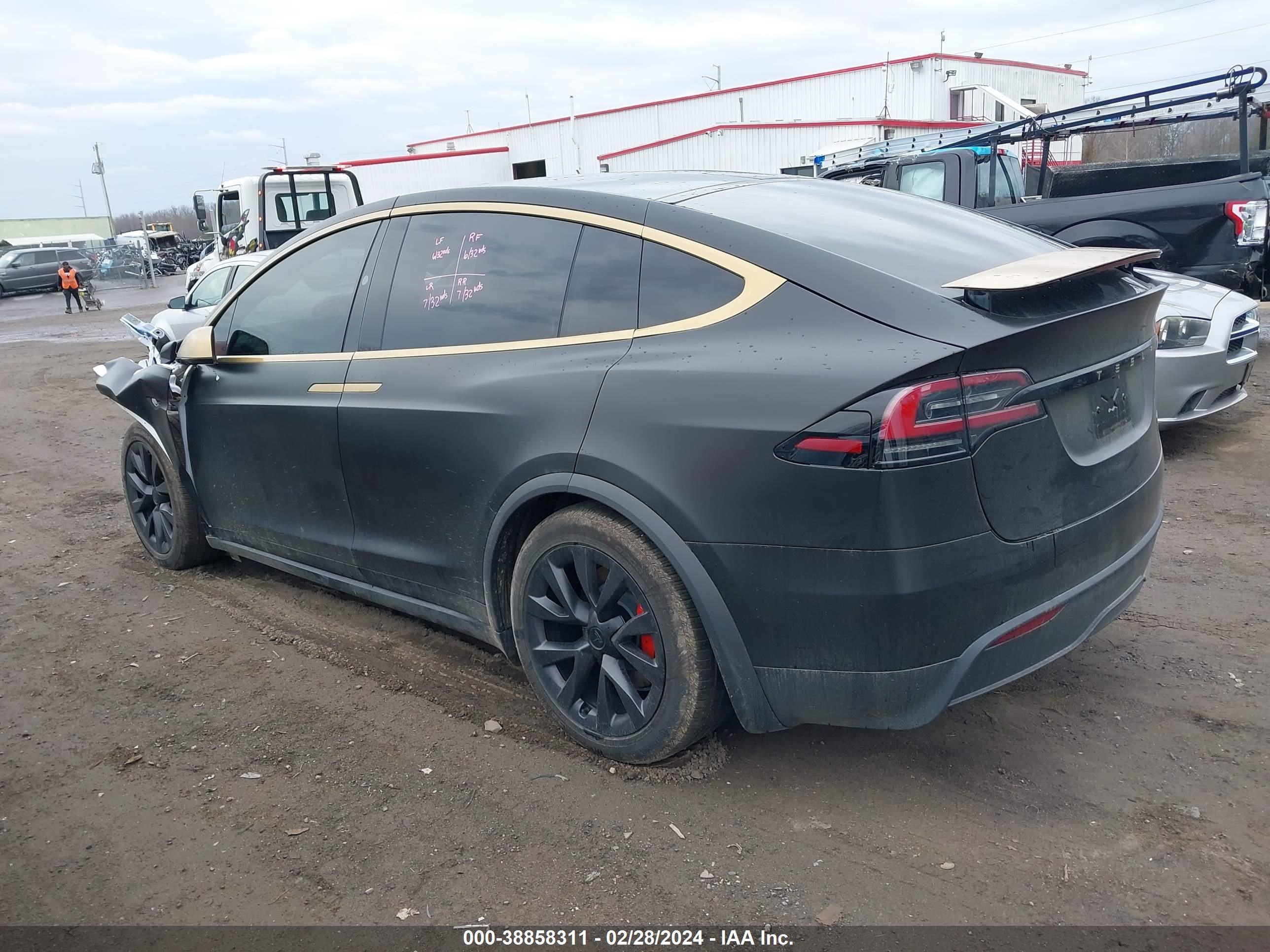 Photo 2 VIN: 7SAXCBE65PF423153 - TESLA MODEL X 