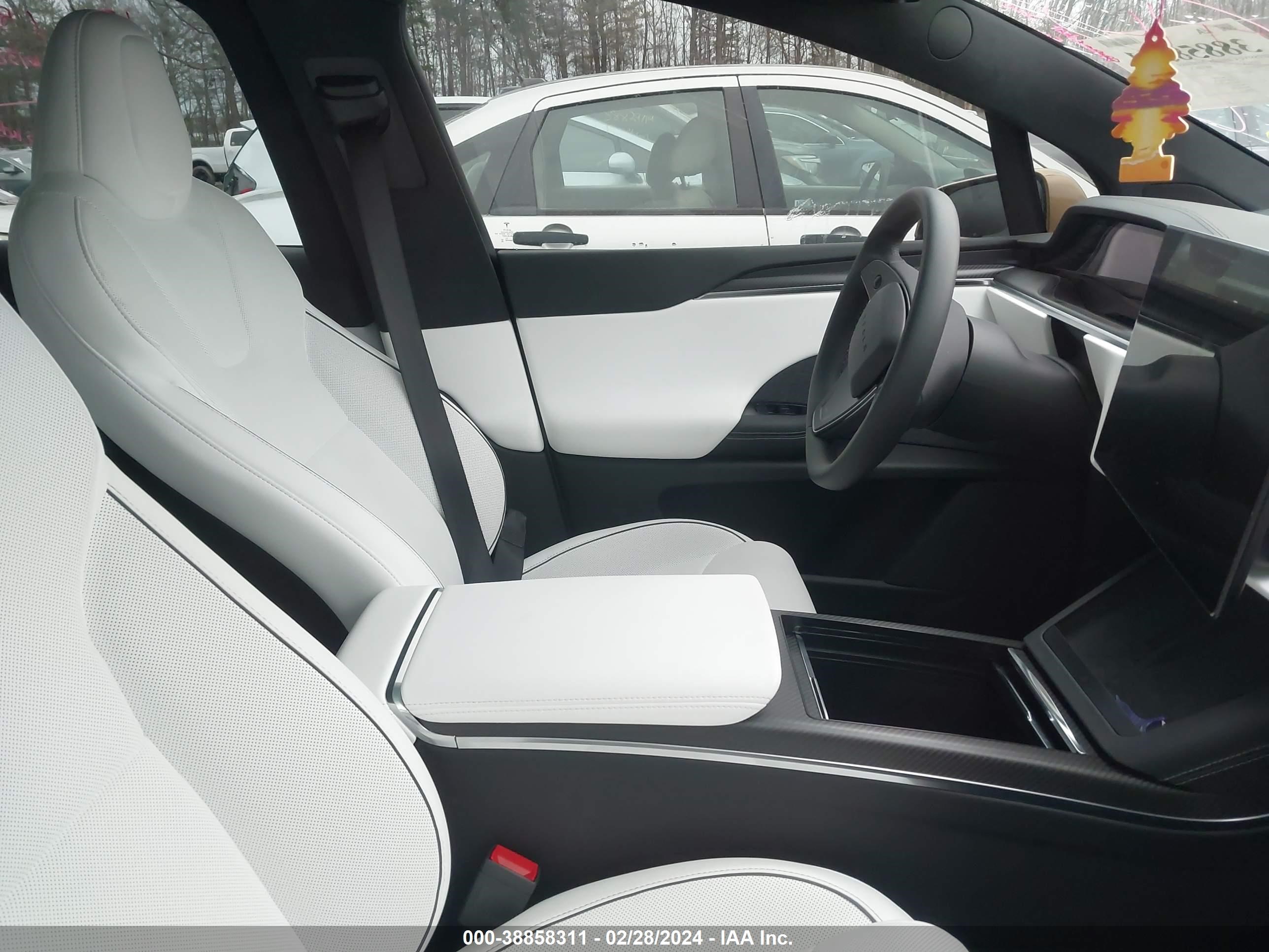 Photo 4 VIN: 7SAXCBE65PF423153 - TESLA MODEL X 