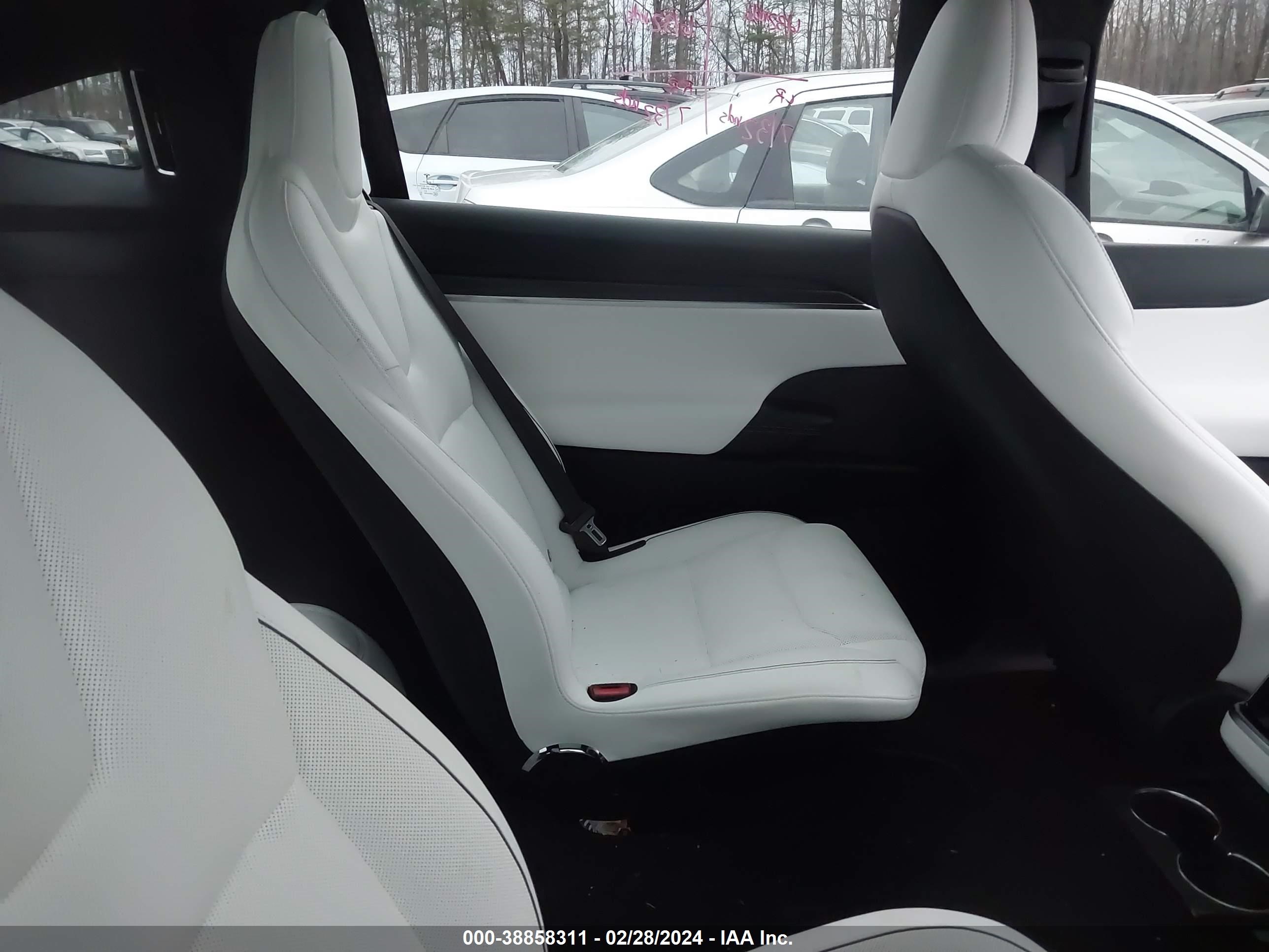 Photo 6 VIN: 7SAXCBE65PF423153 - TESLA MODEL X 