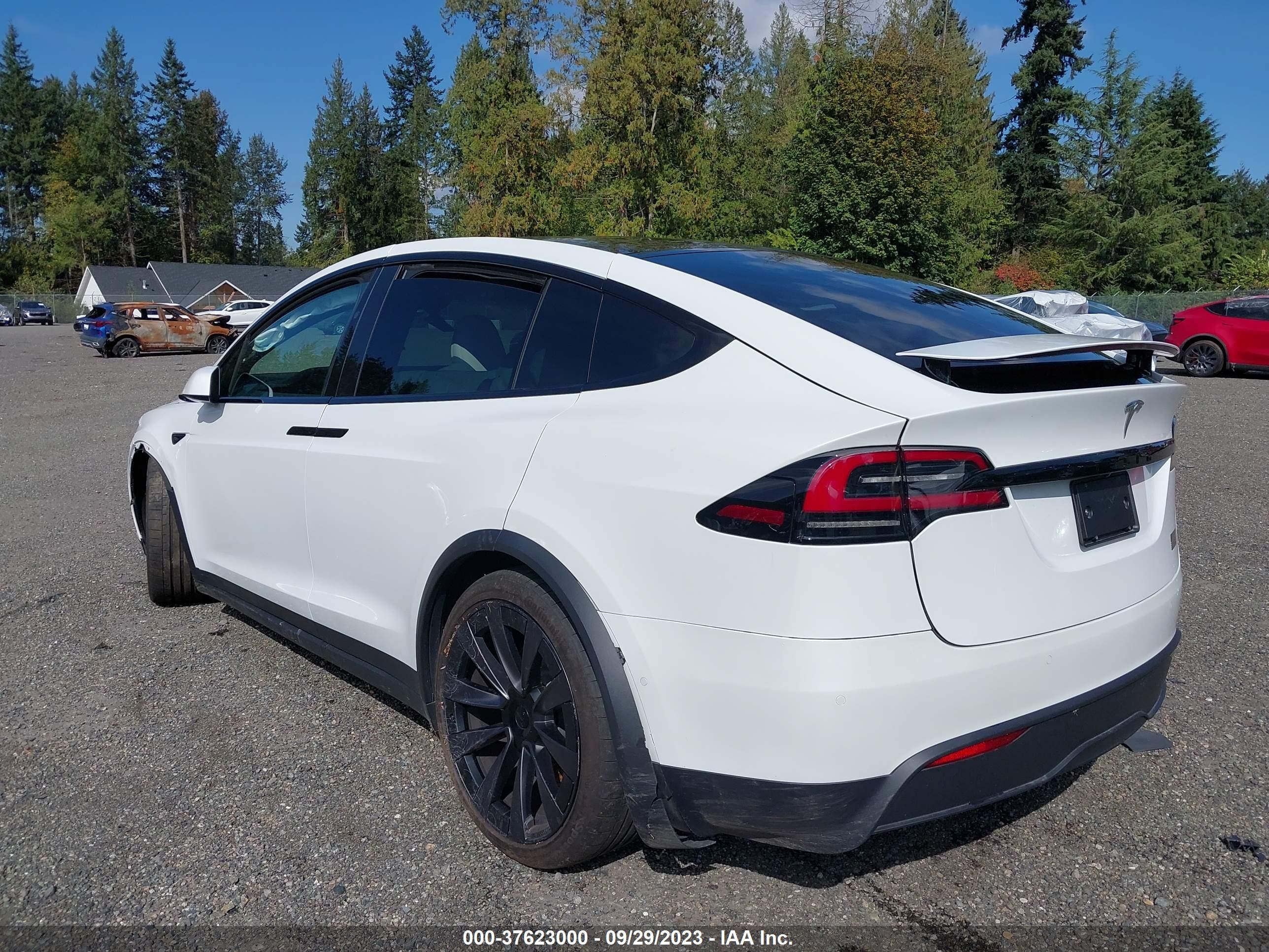 Photo 2 VIN: 7SAXCBE68PF375728 - TESLA MODEL X 