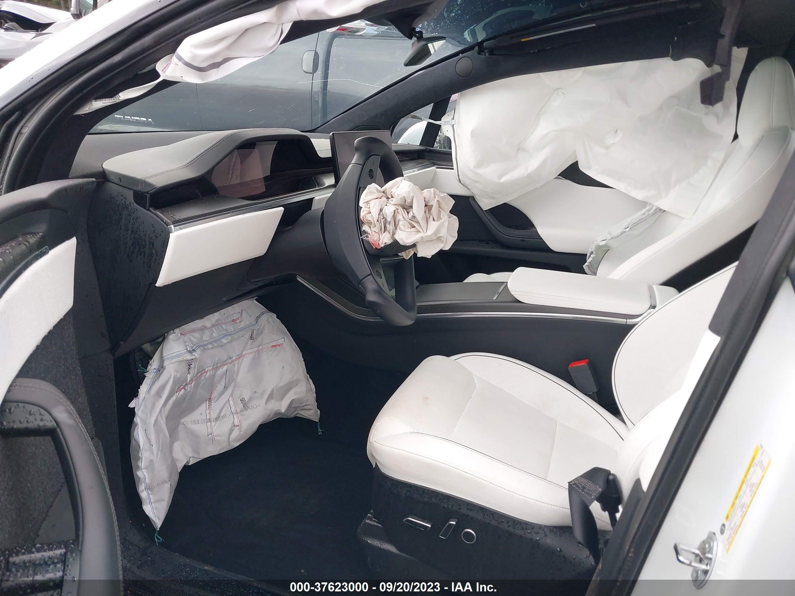 Photo 4 VIN: 7SAXCBE68PF375728 - TESLA MODEL X 