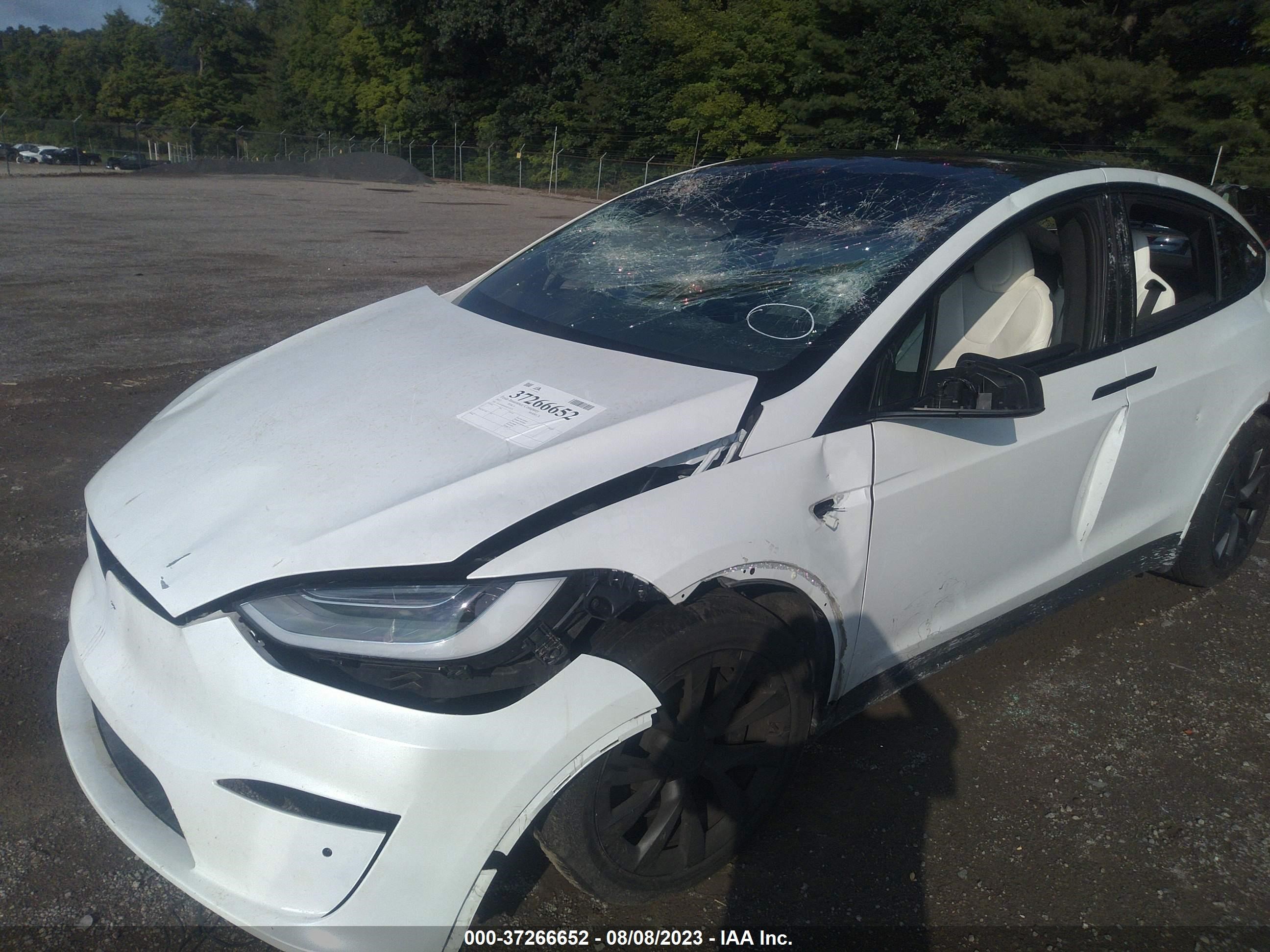 Photo 5 VIN: 7SAXCBE6XNF332151 - TESLA MODEL X 