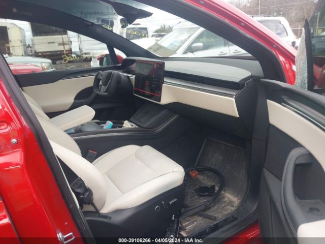 Photo 4 VIN: 7SAXCBE6XNF353131 - TESLA MODEL X 