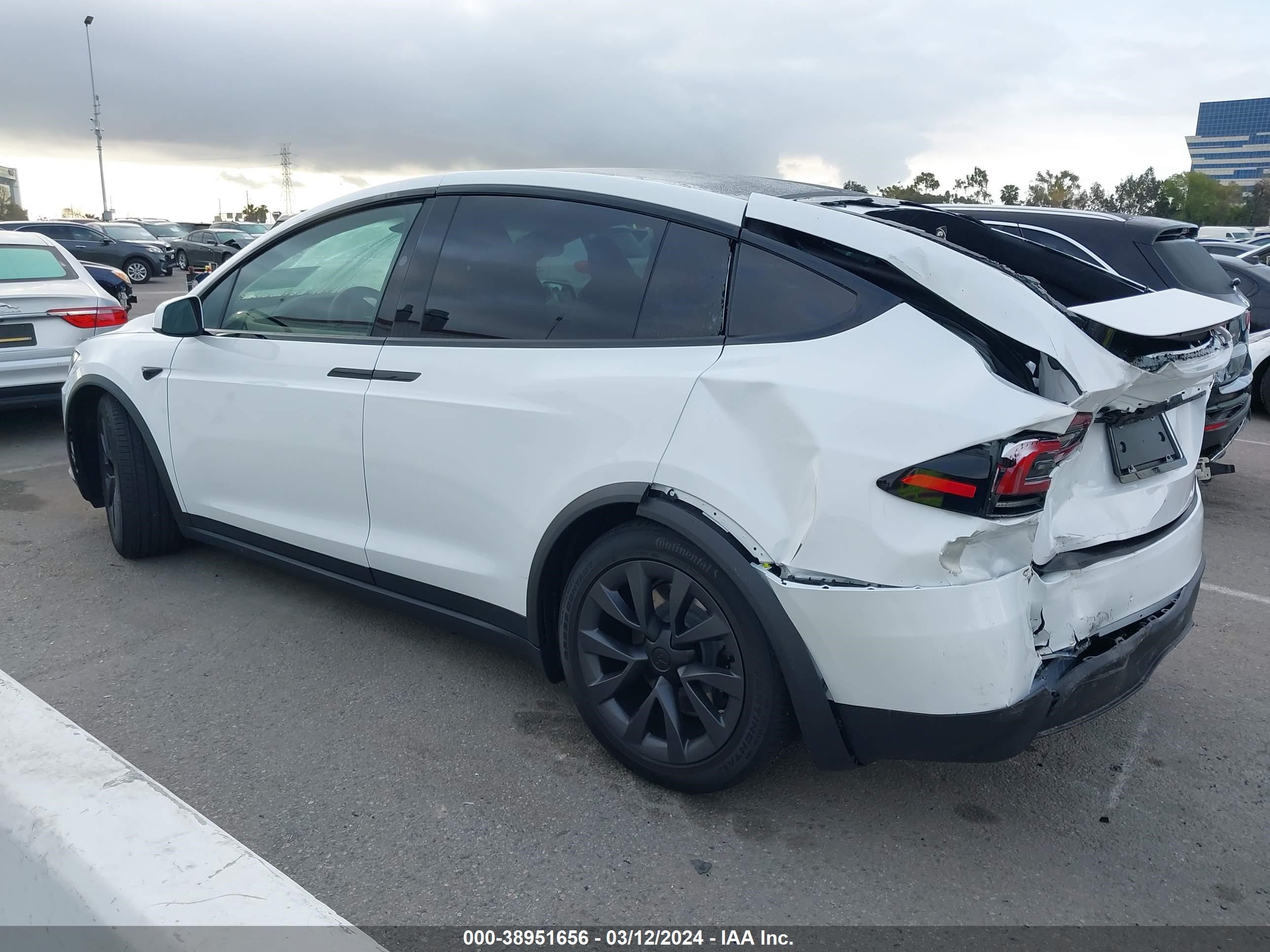 Photo 2 VIN: 7SAXCDE56RF436404 - TESLA MODEL X 