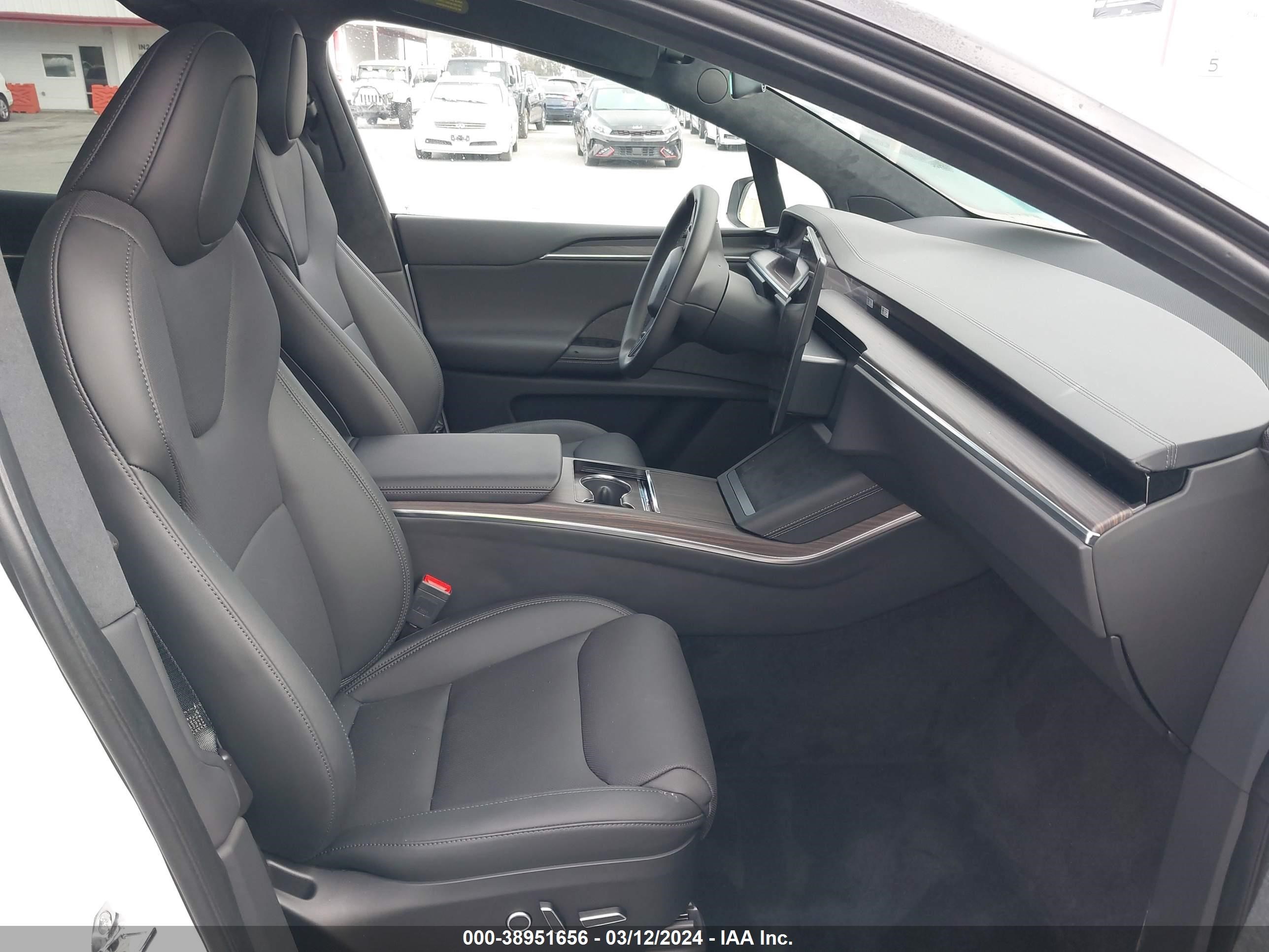 Photo 4 VIN: 7SAXCDE56RF436404 - TESLA MODEL X 